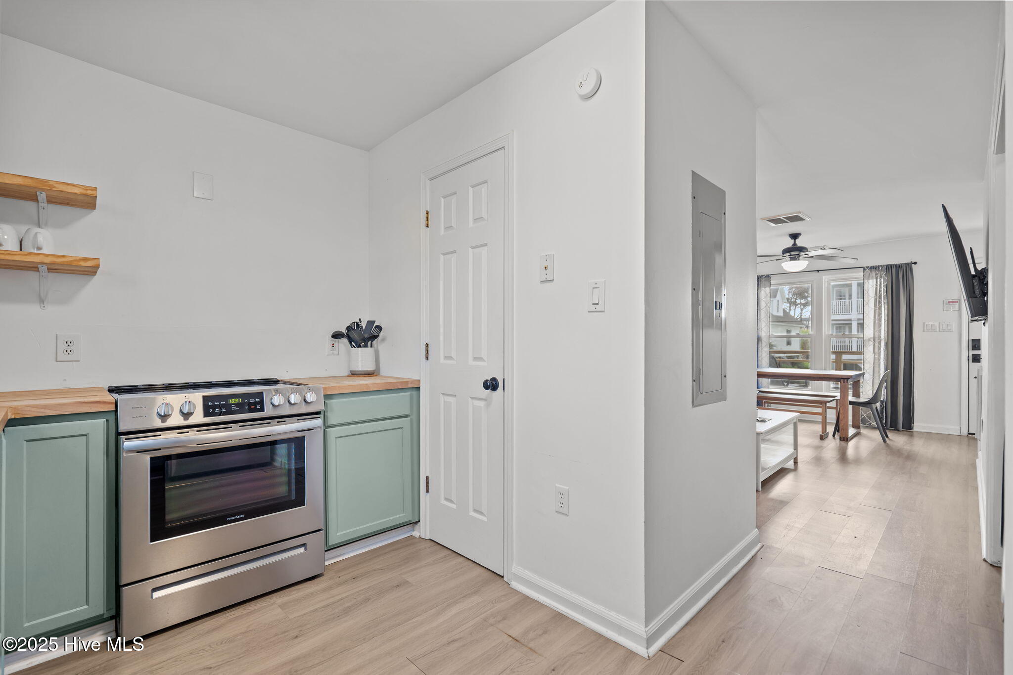 100544620 | Photo 13