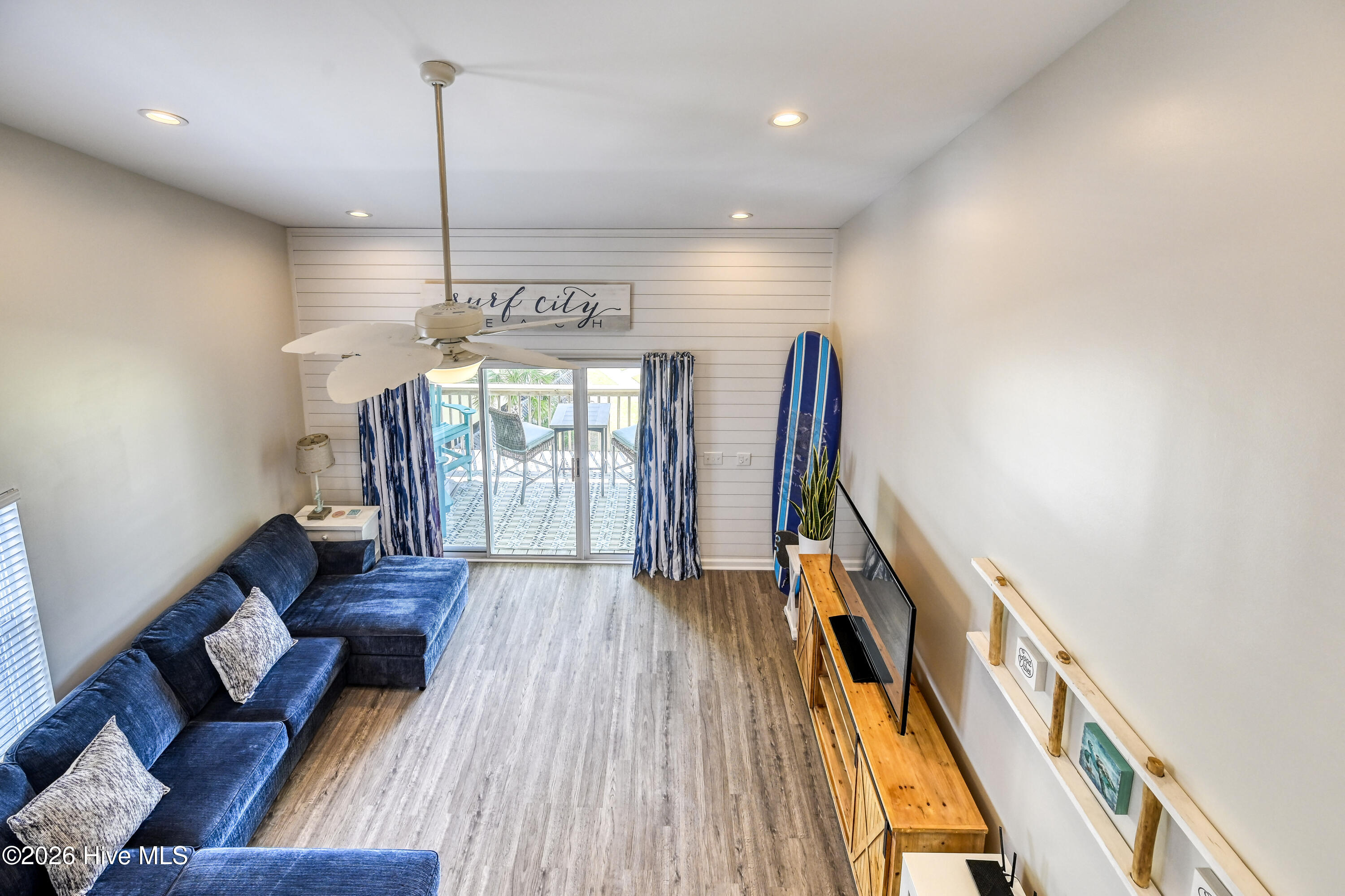 100564372 | Photo 15