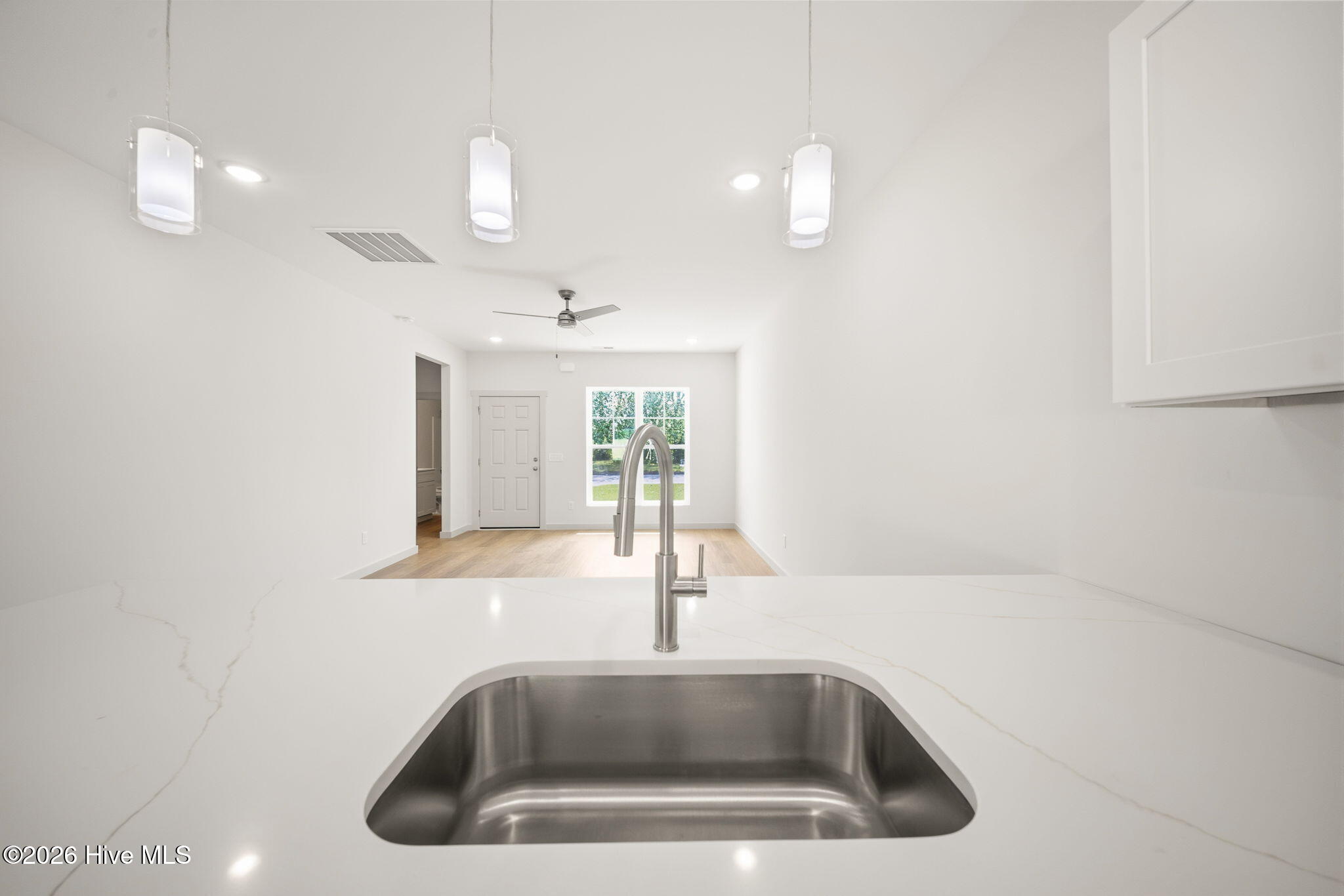 100562147 | Photo 19