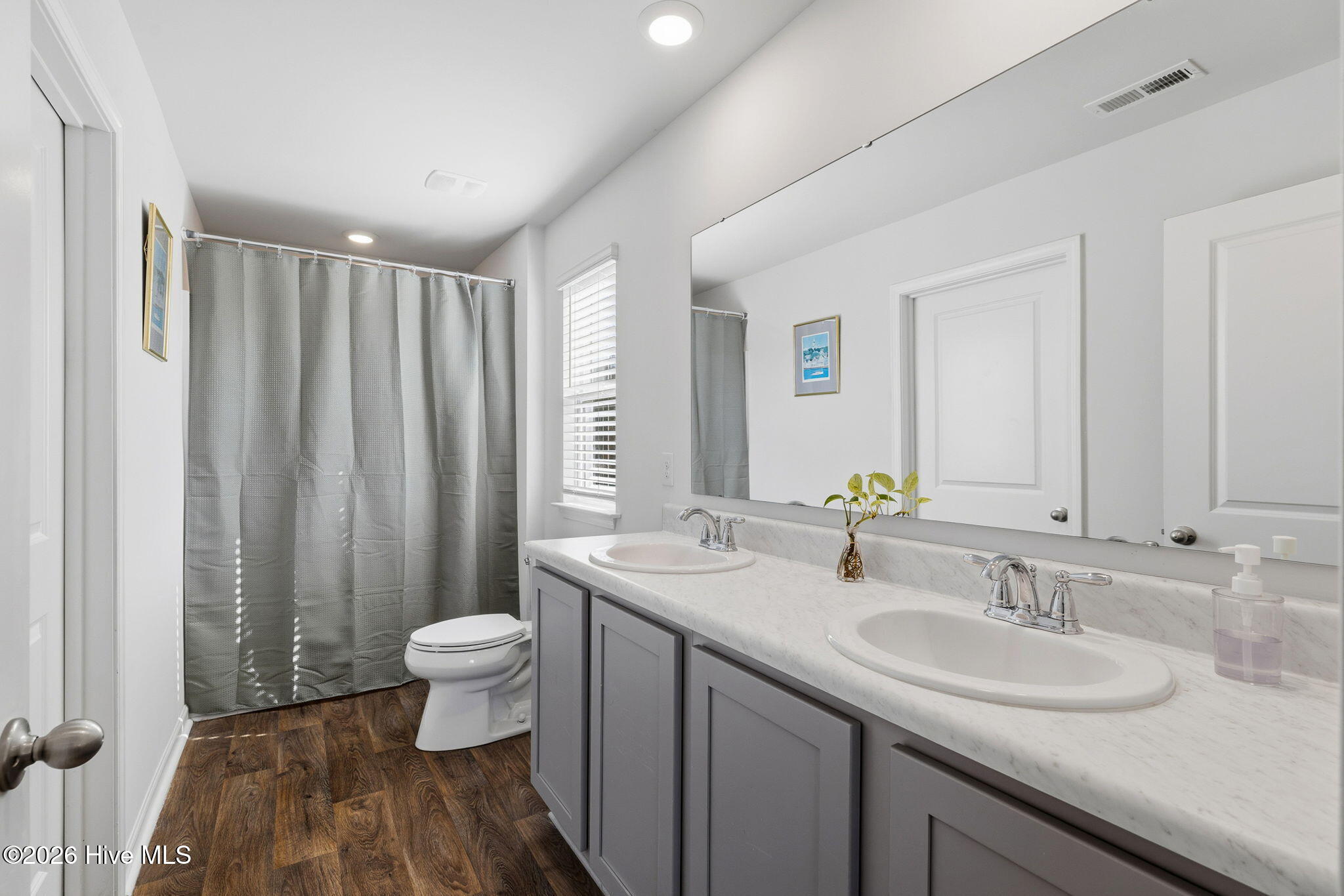 100553994 | Photo 26