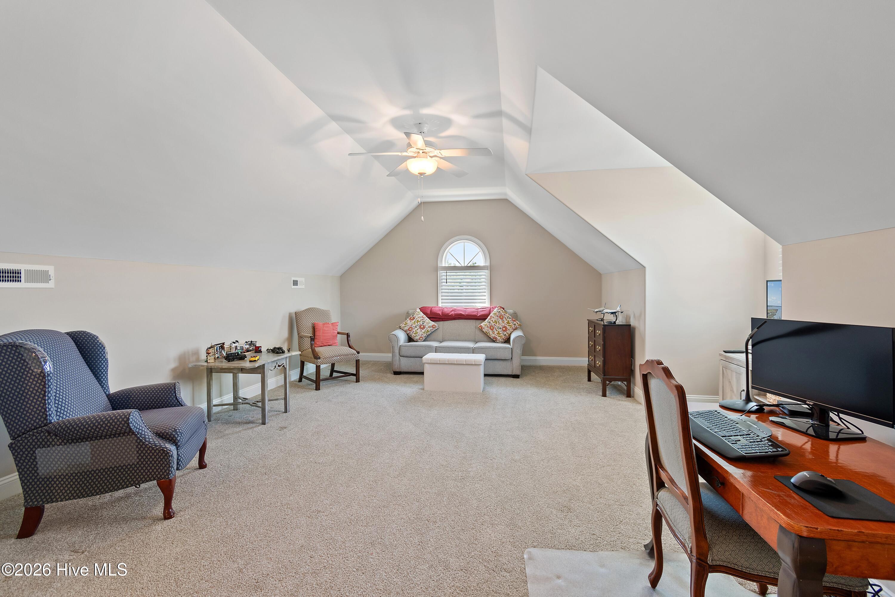 100568990 | Photo 53