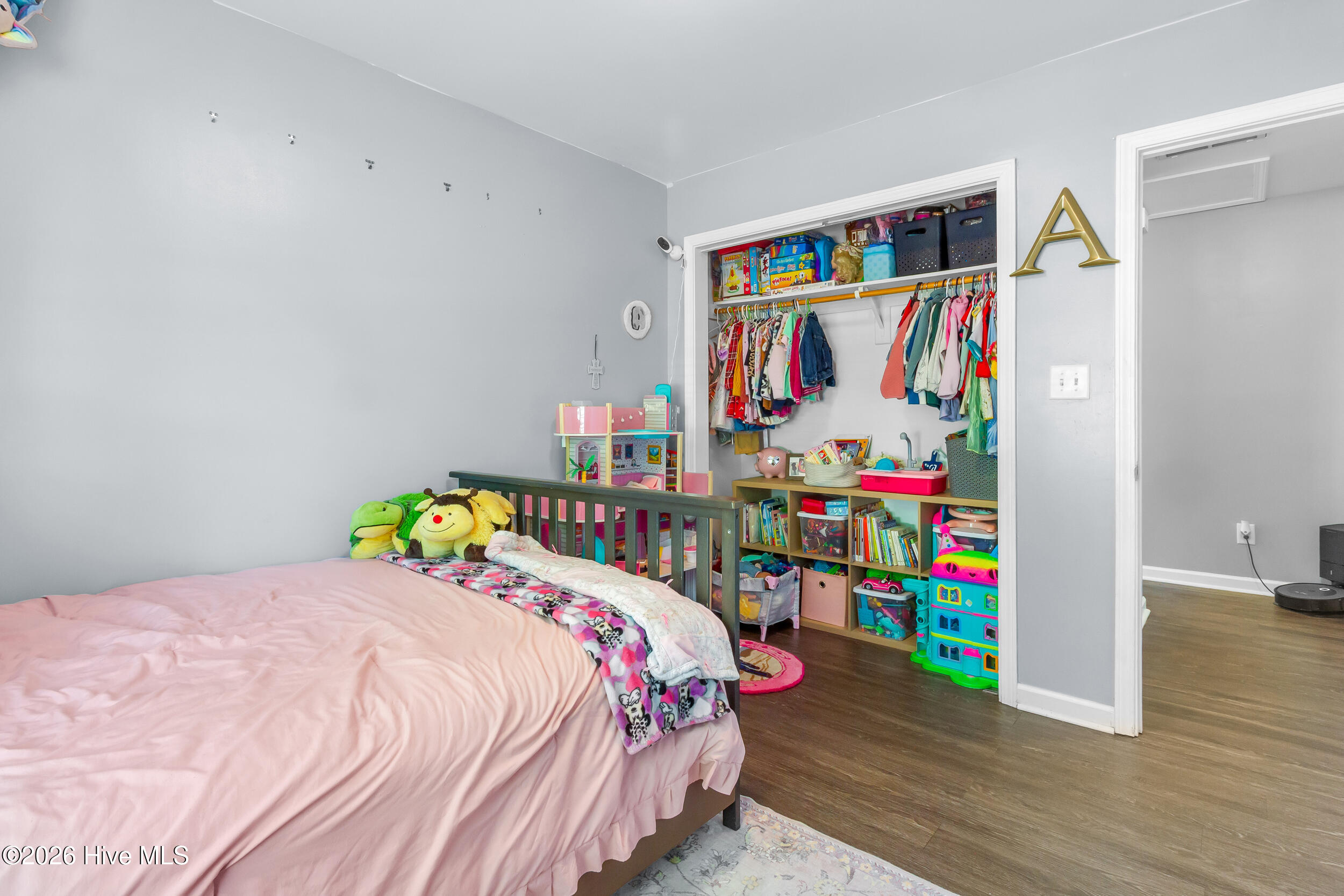 100570430 | Photo 11