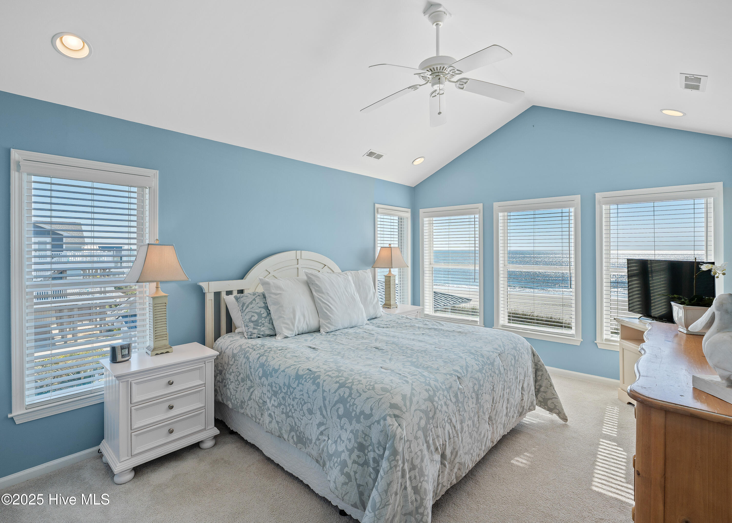 100541150 | Photo 34