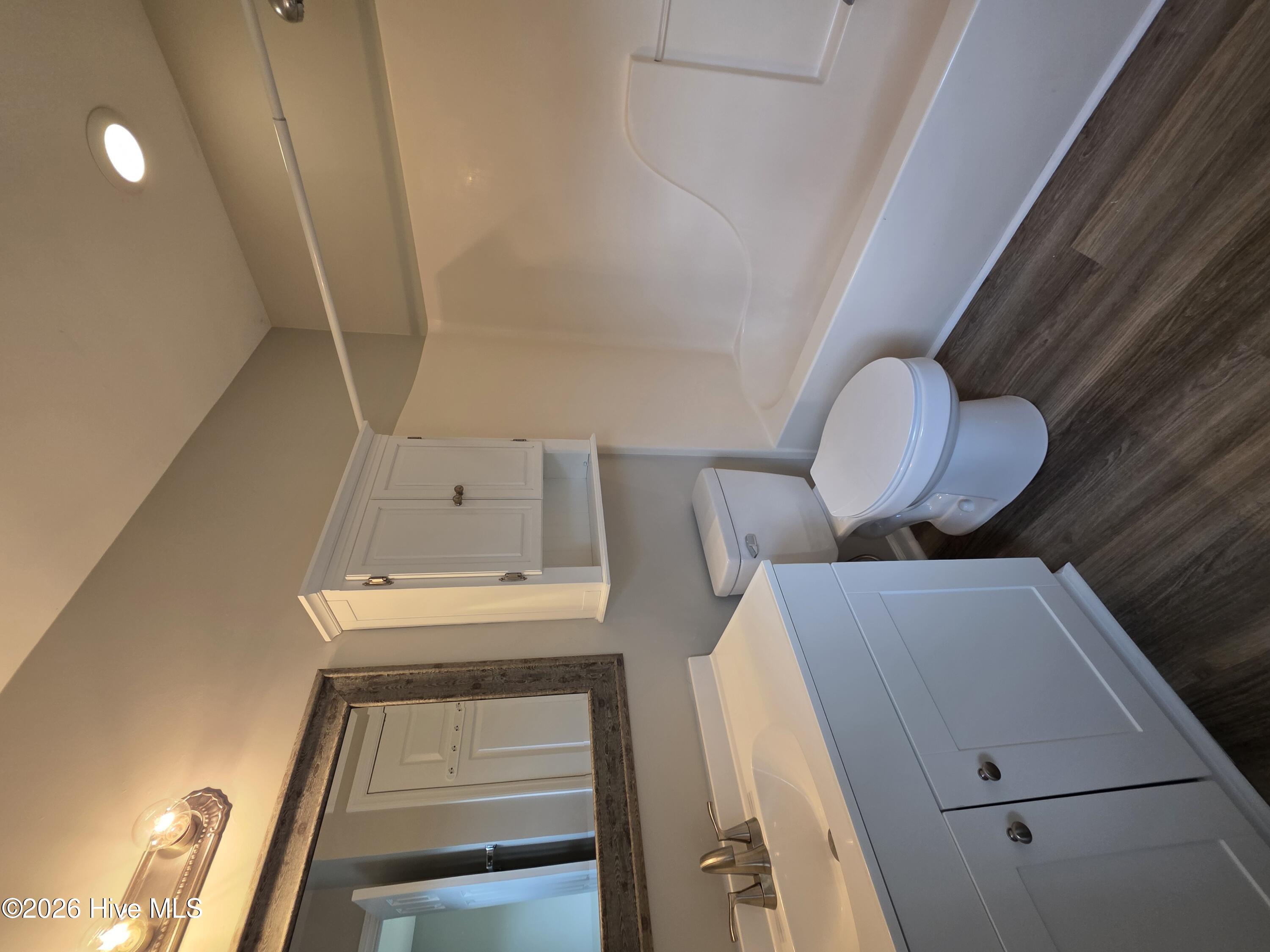 100555887 | Photo 11