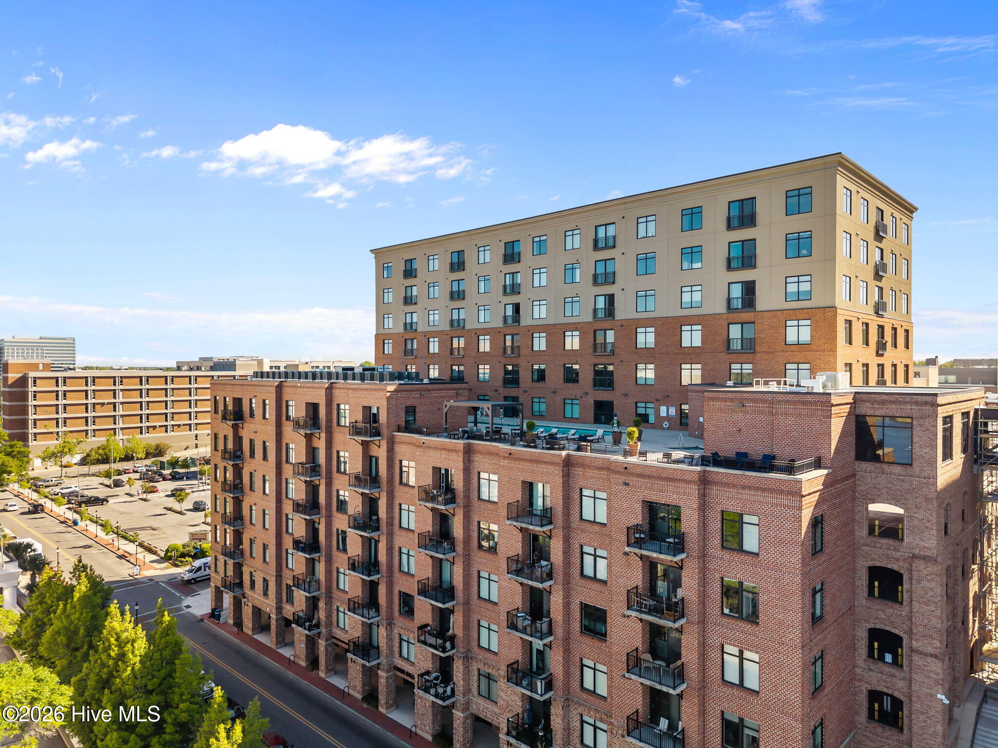 100565283 | Photo 71