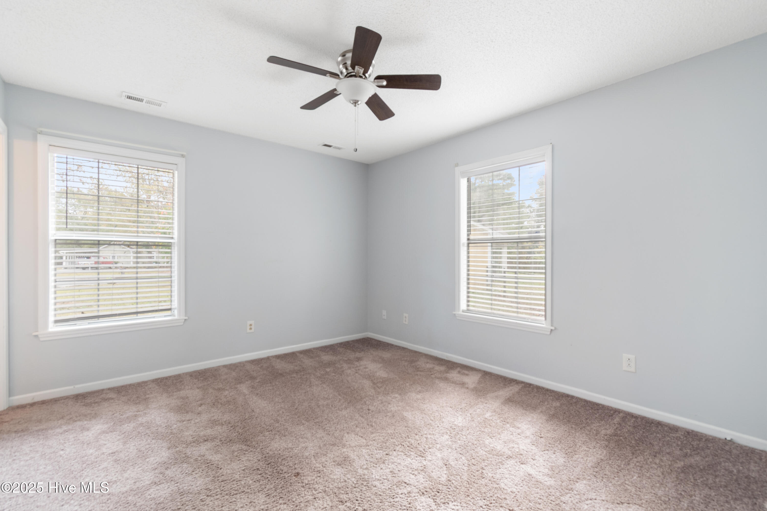 100539180 | Photo 16