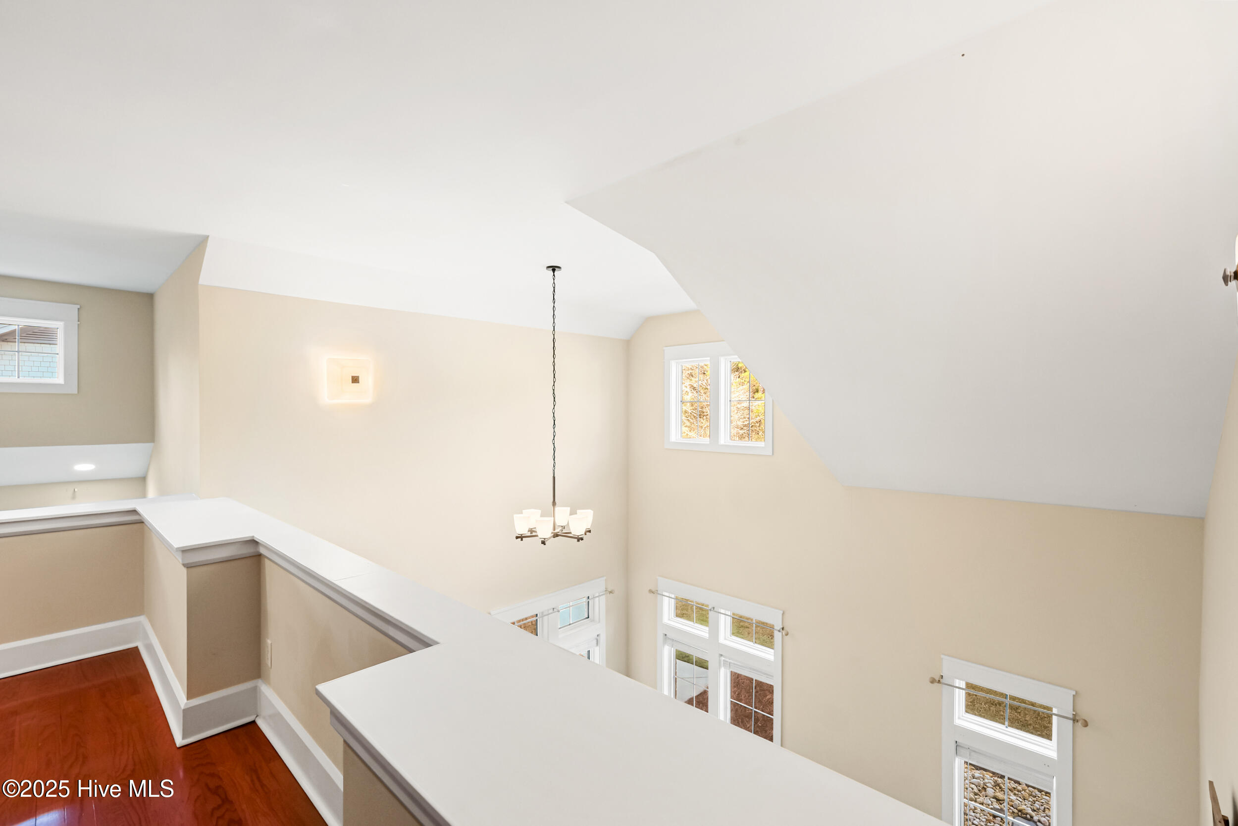 100544454 | Photo 24