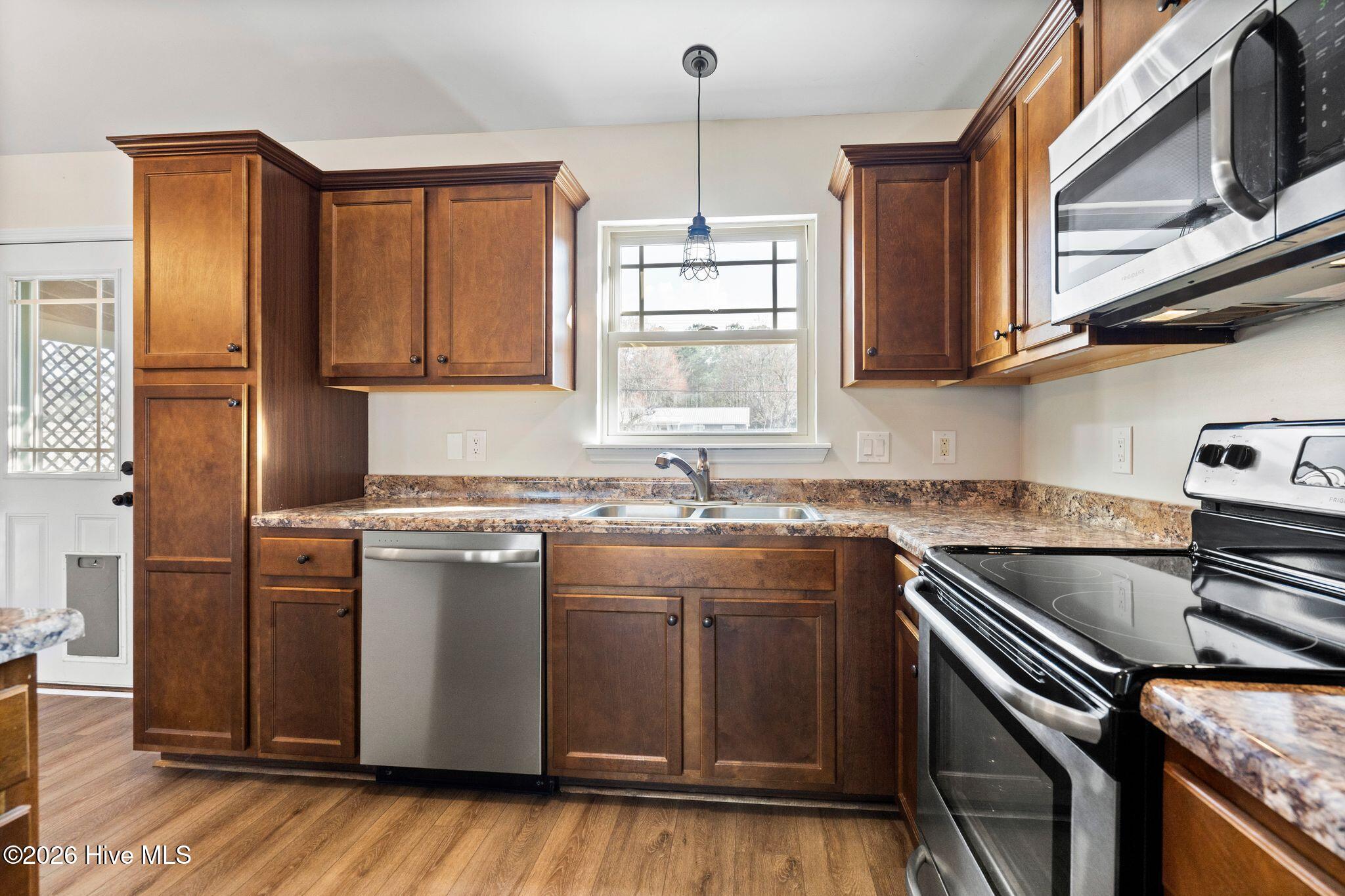 100559181 | Photo 15