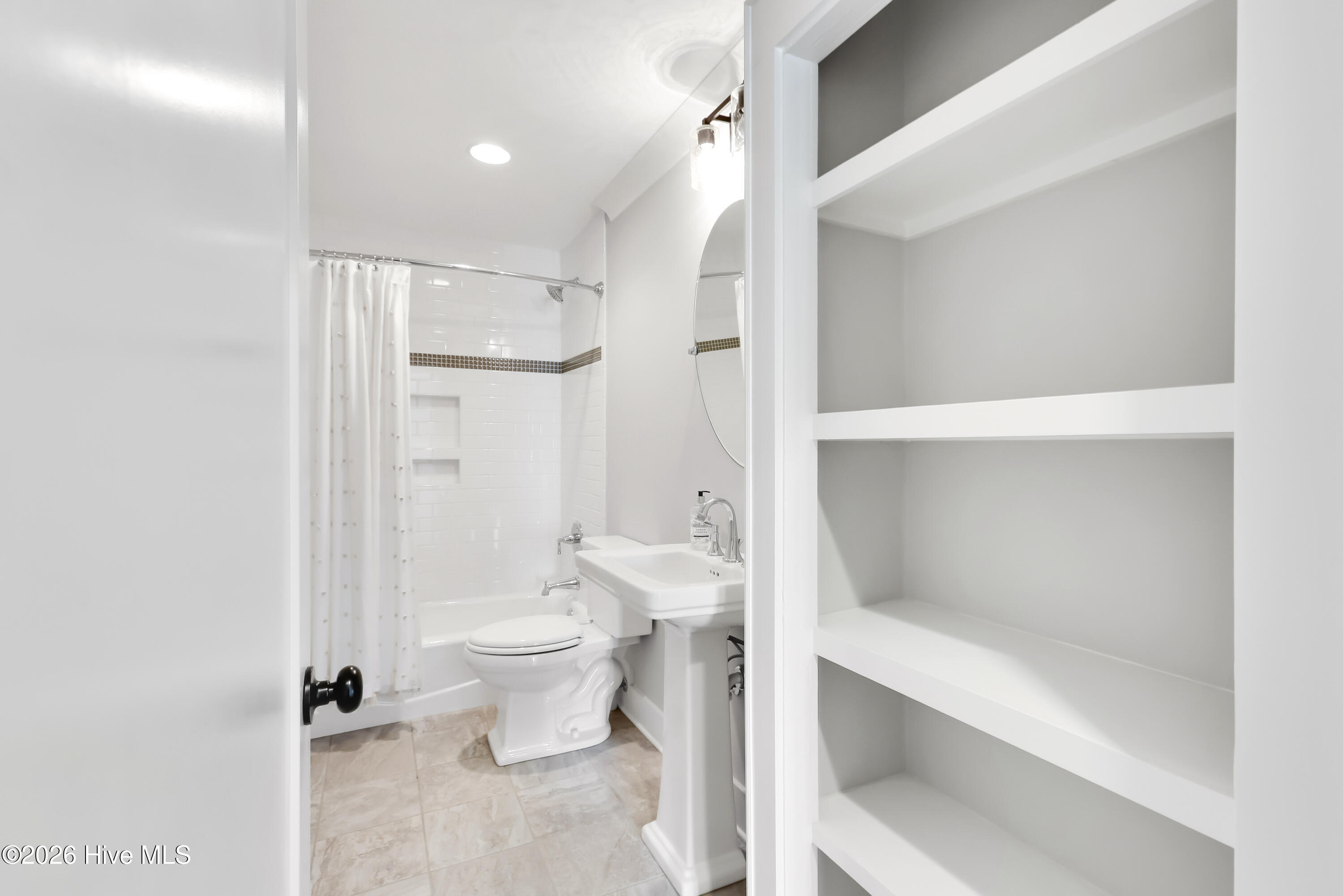 100565189 | Photo 19