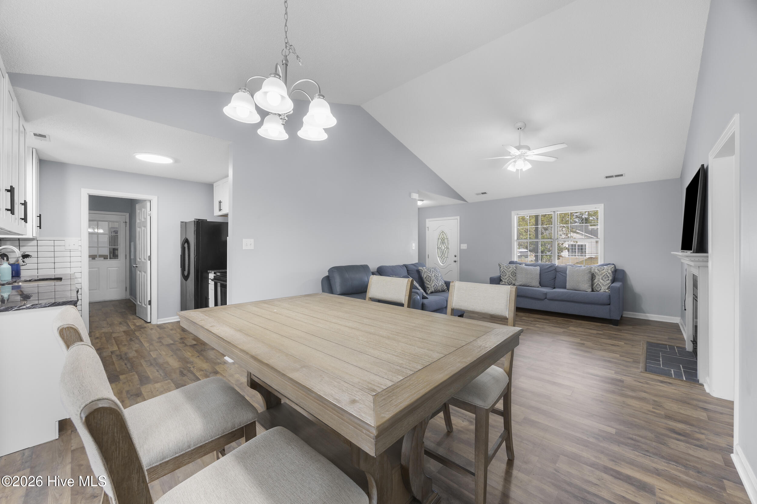 100566189 | Photo 27