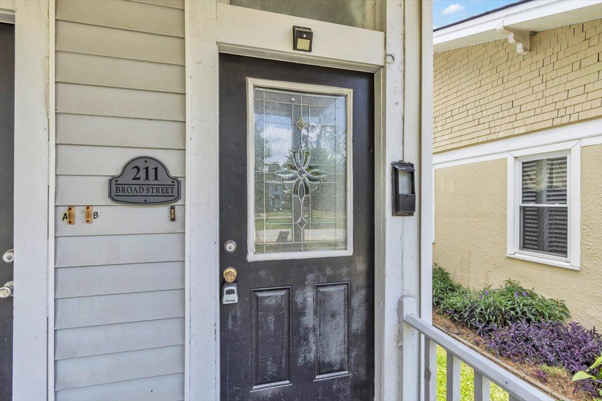 02-211 Broad St Exterior-2