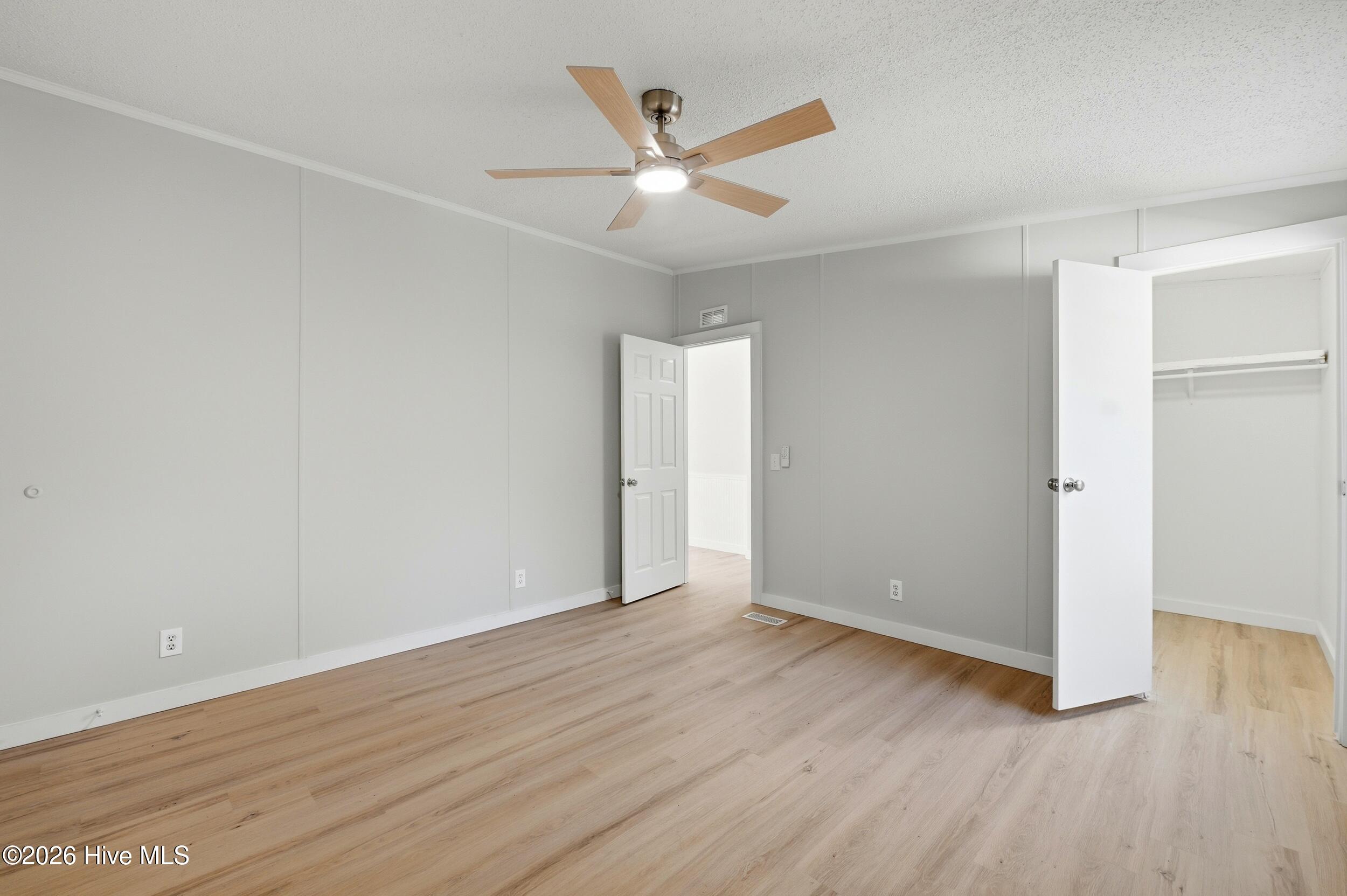 100556630 | Photo 18