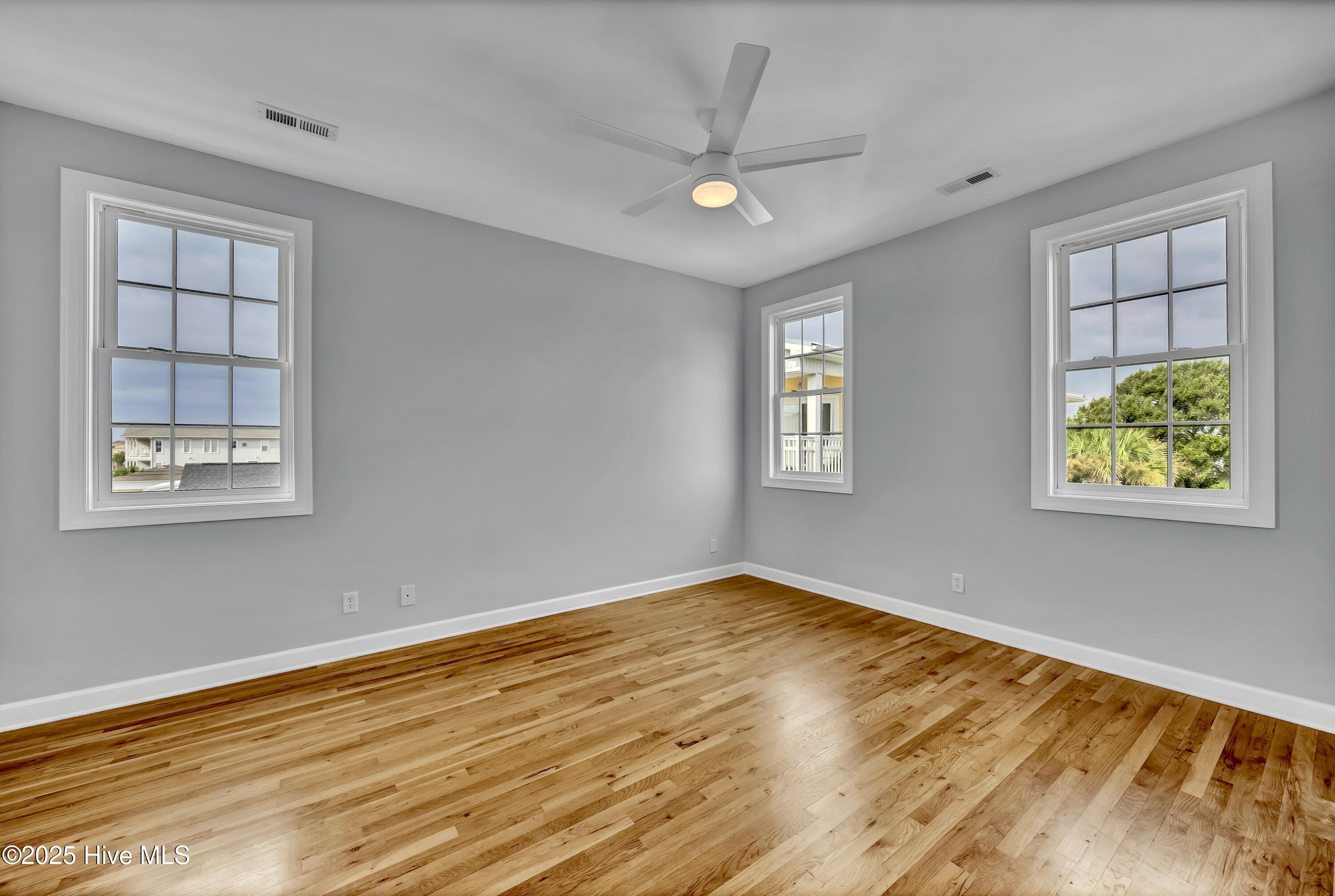 100523371 | Photo 22