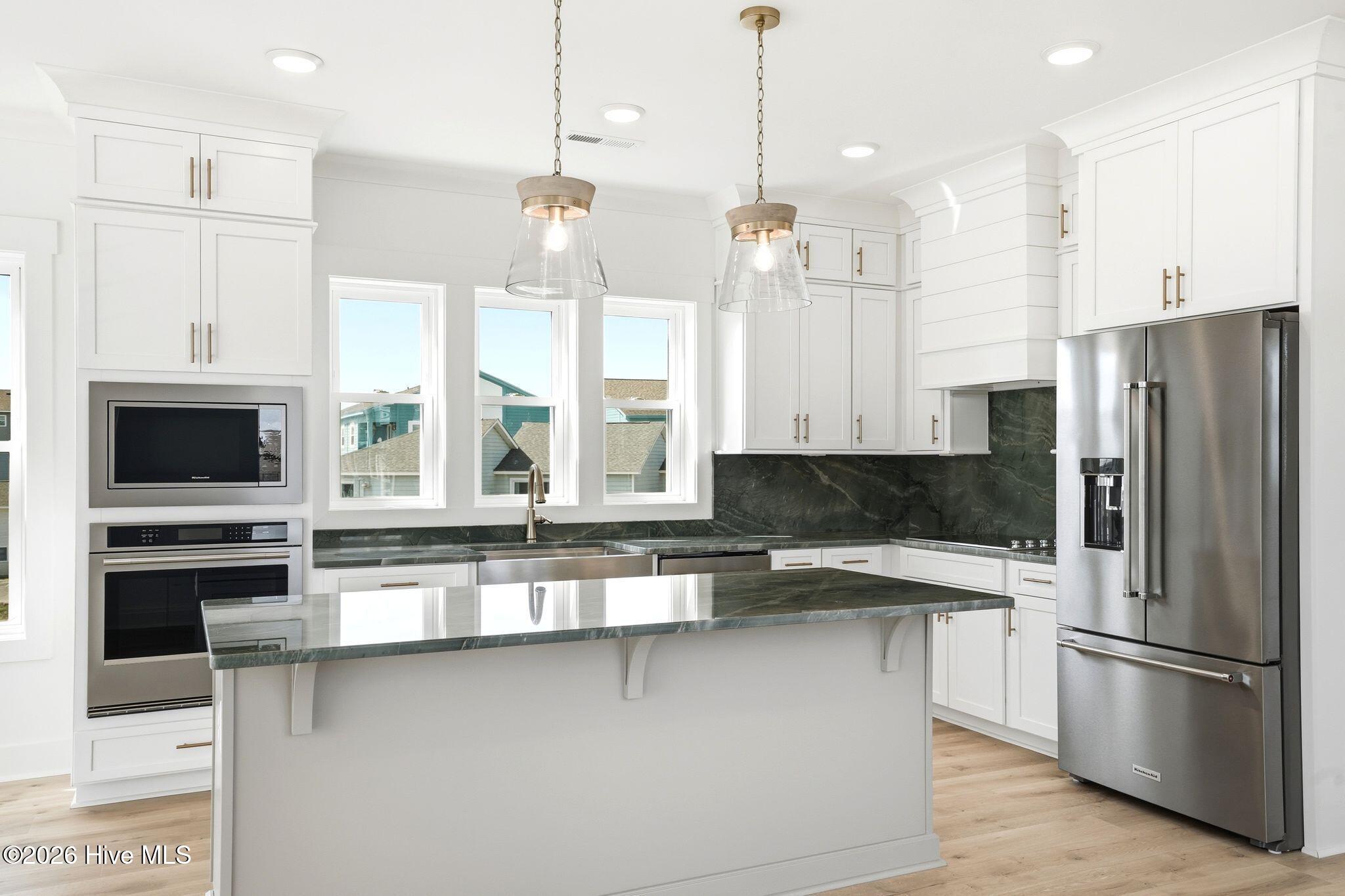 100561284 | Photo 44