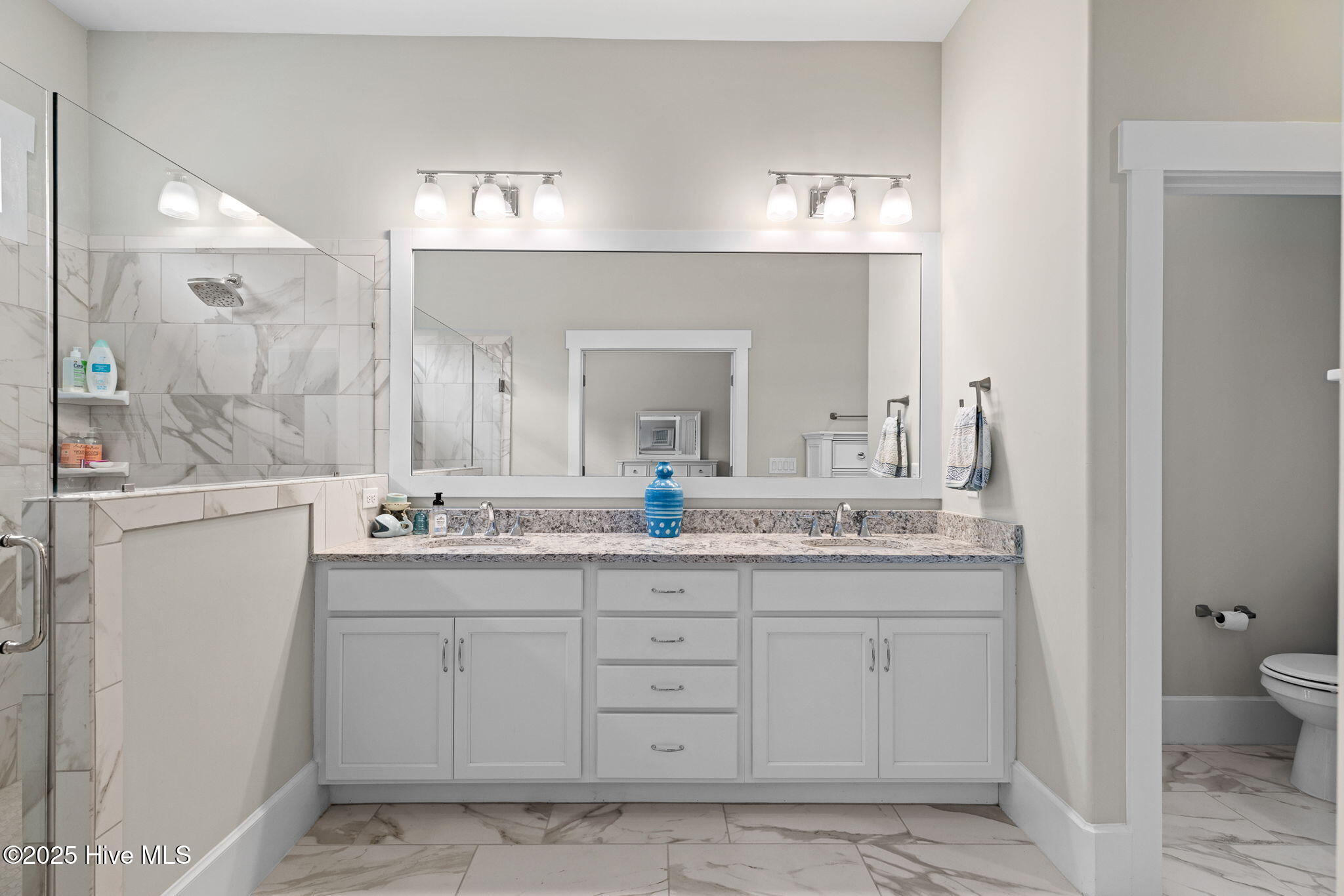 100541273 | Photo 27