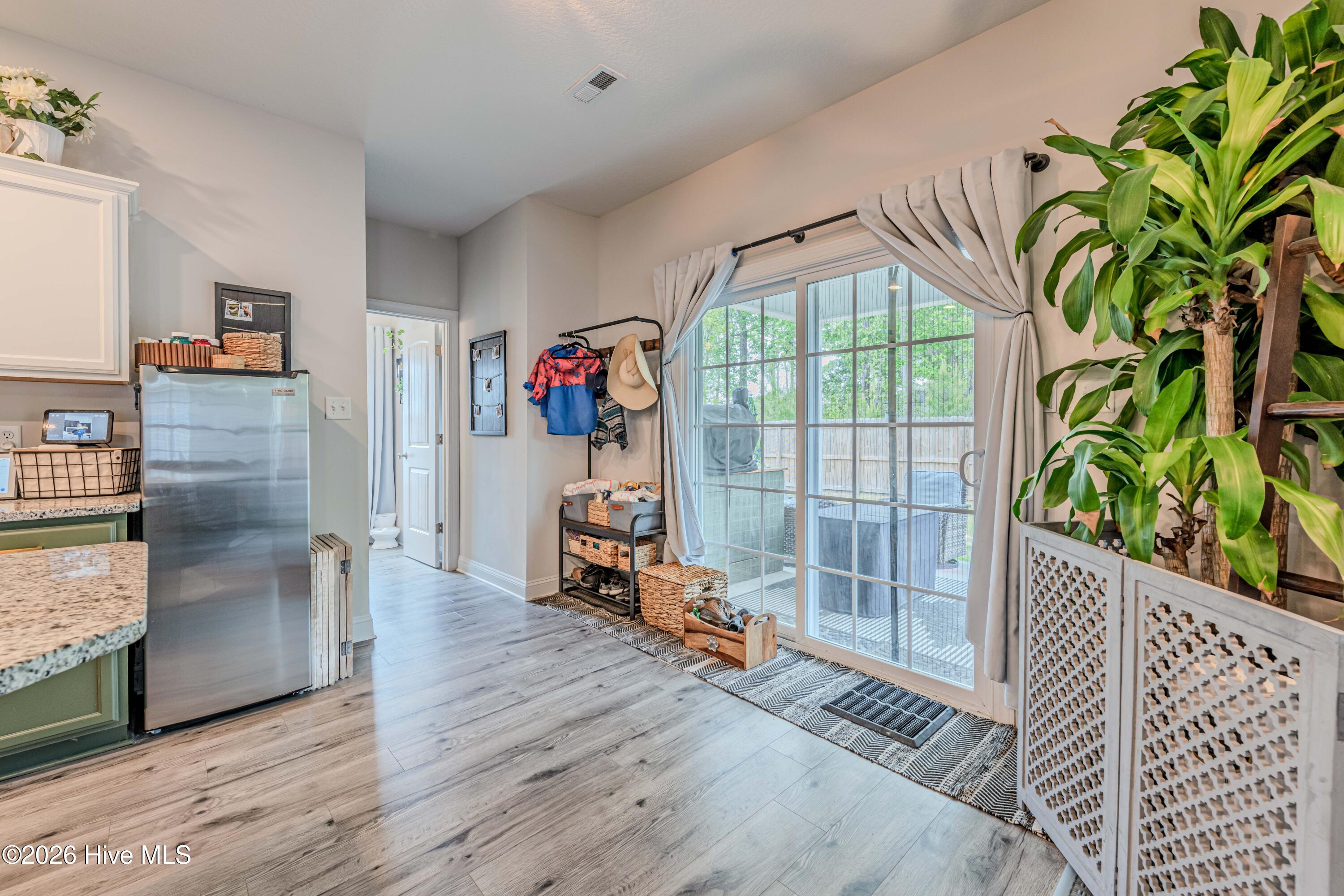 100570010 | Photo 23