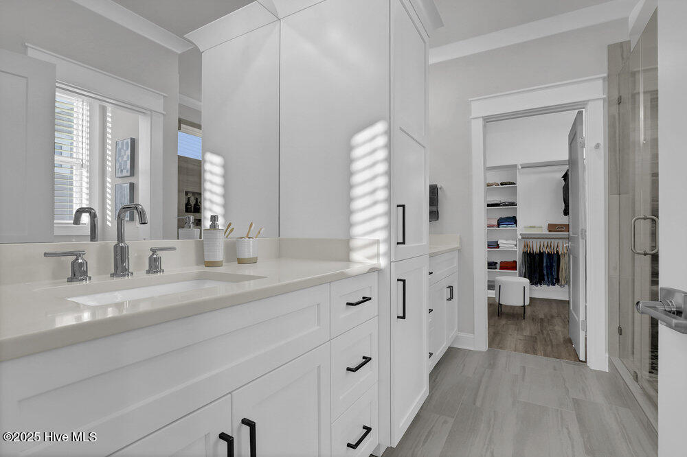 100547511 | Photo 34