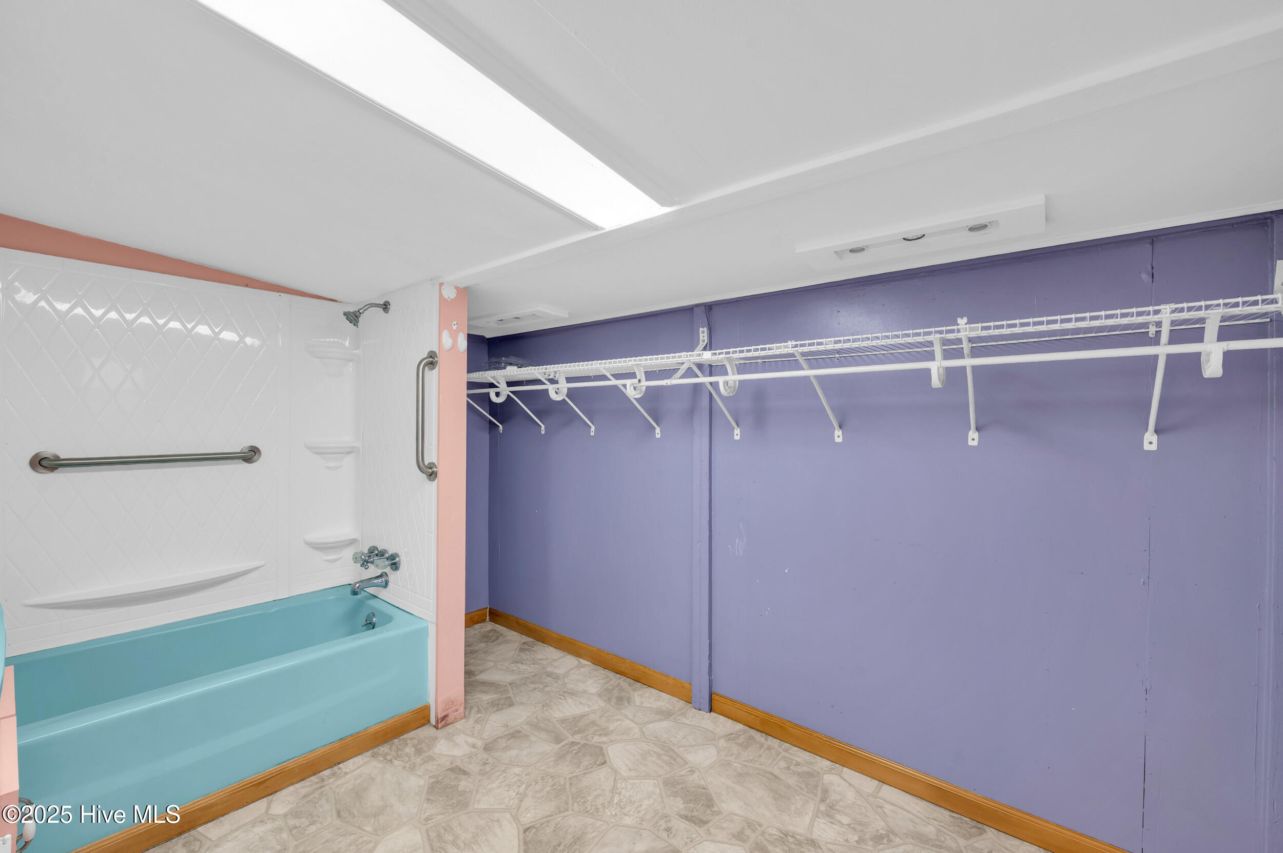 100538812 | Photo 25