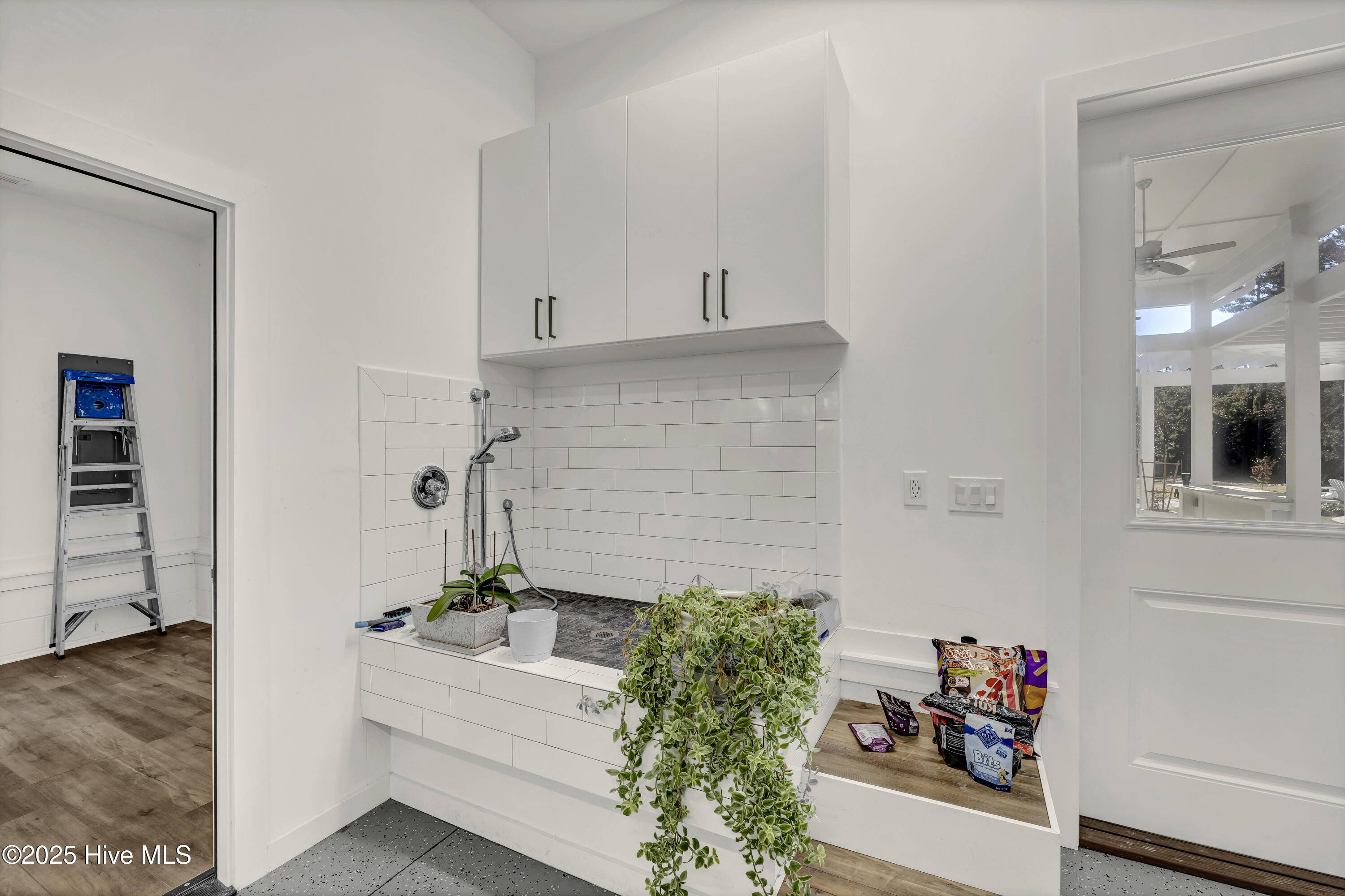 100543149 | Photo 46