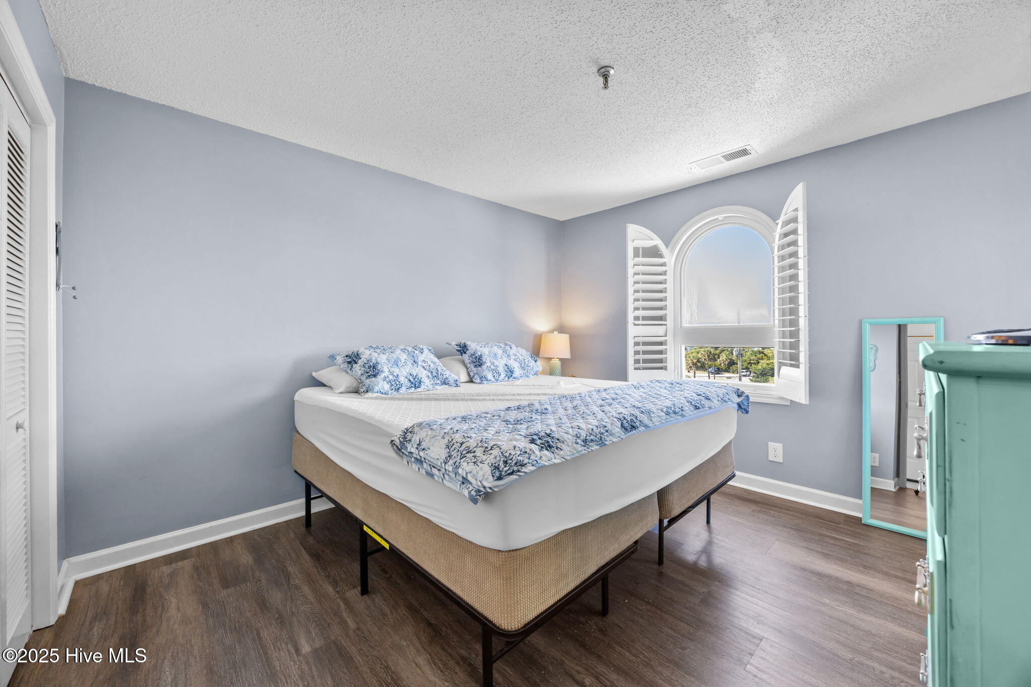 100529648 | Photo 13