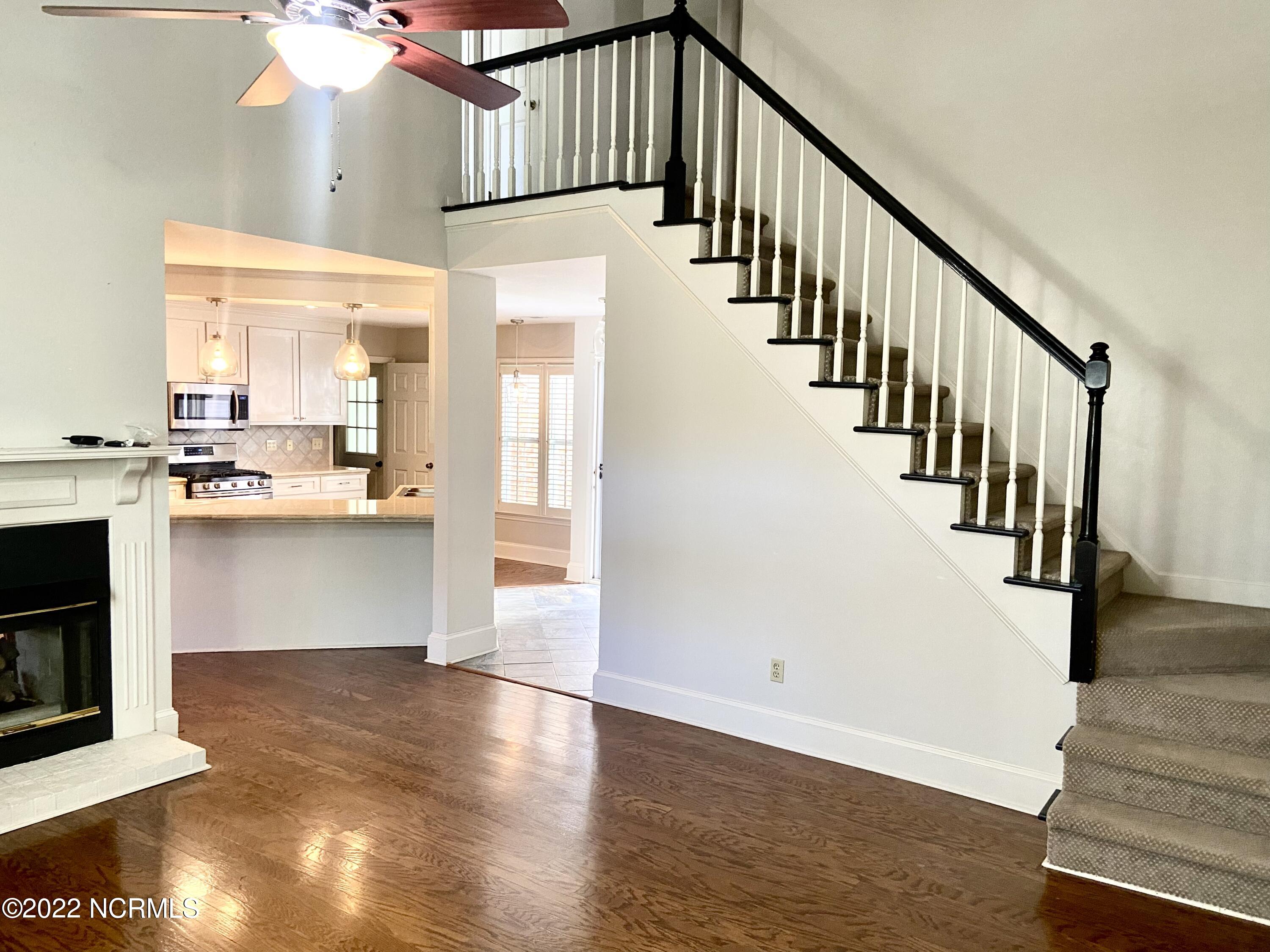 D36CFFC8-3DEF-4192-80AE-F88EFFAC746A