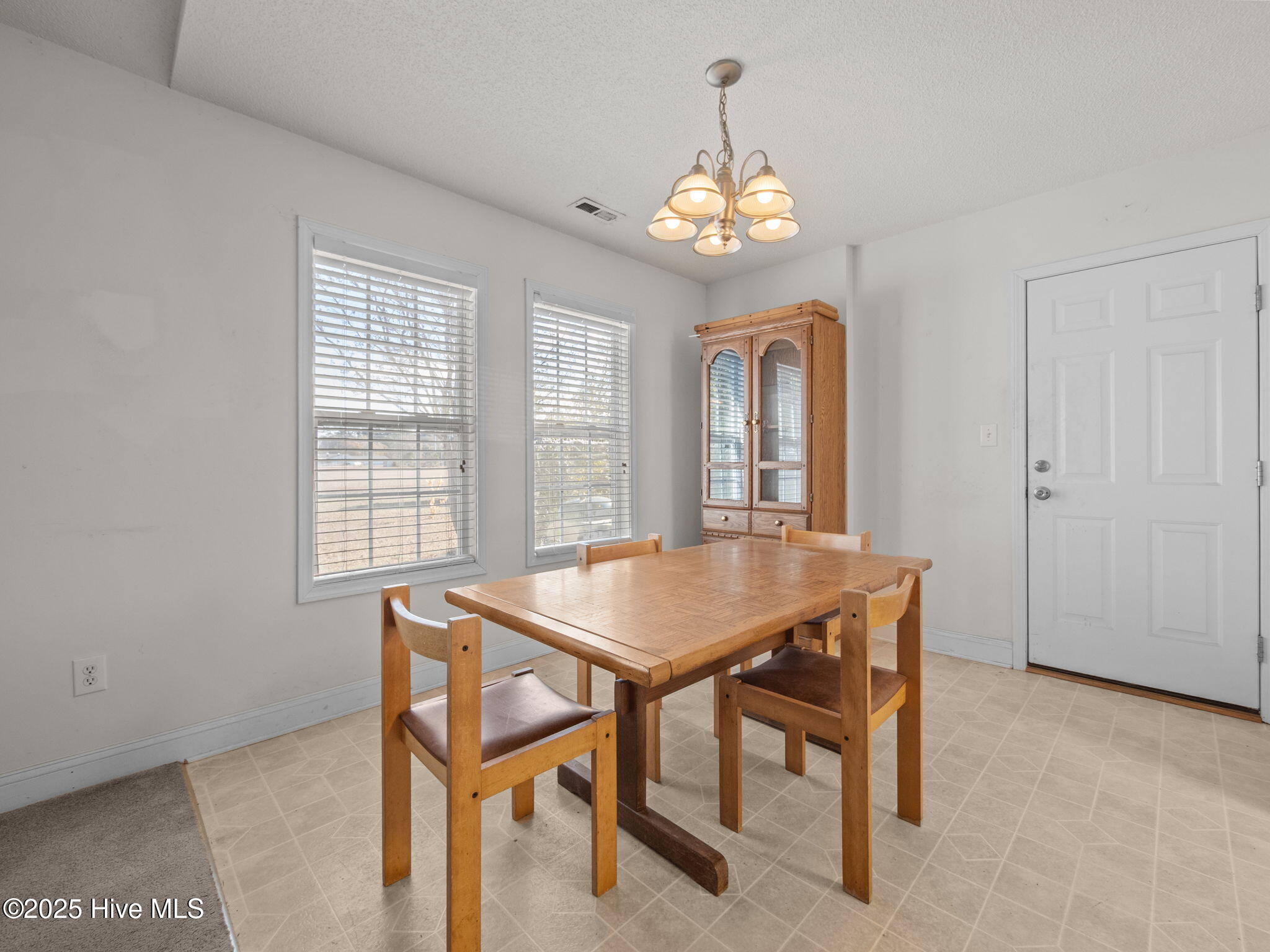 100545105 | Photo 36