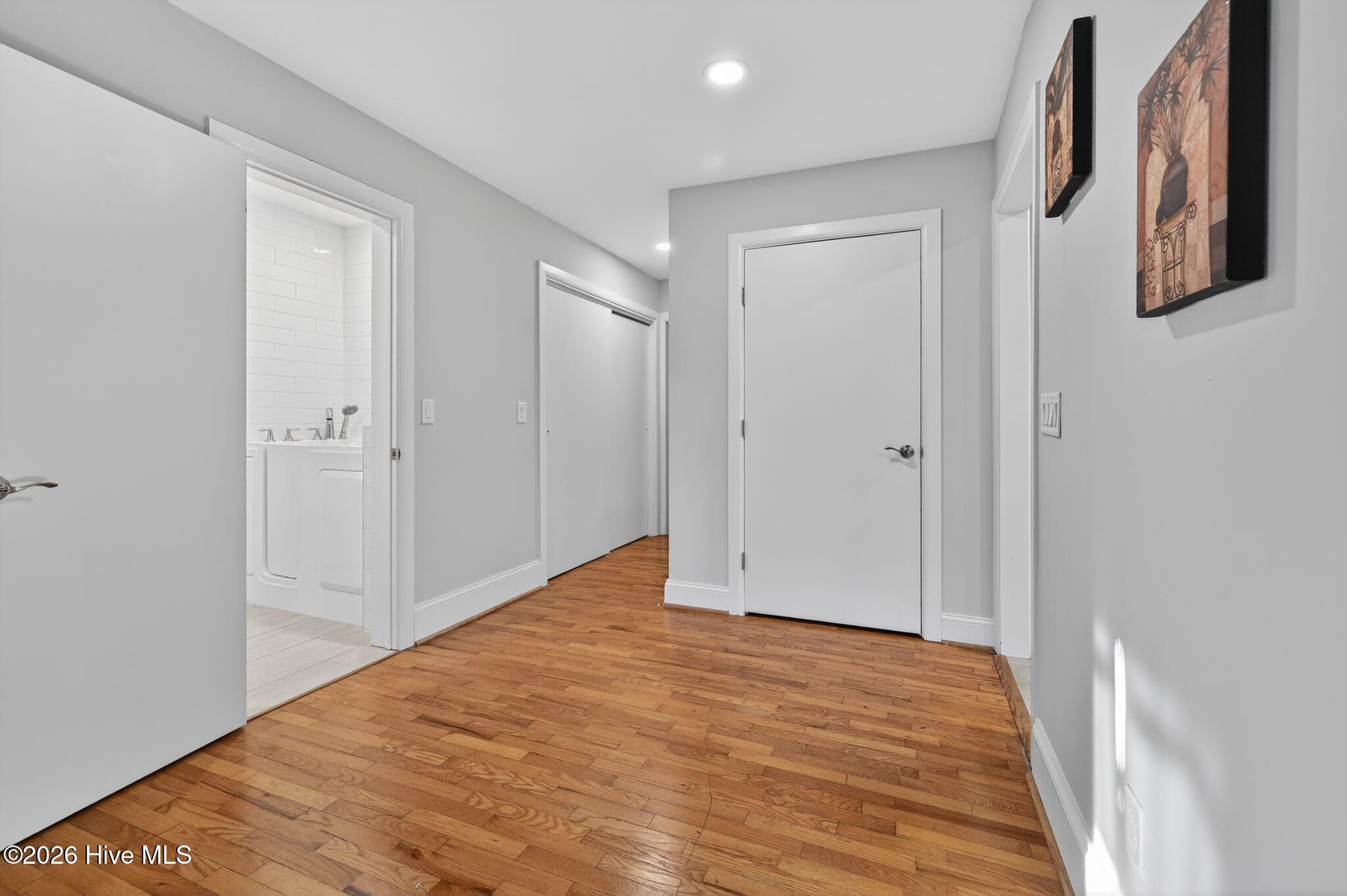 100551610 | Photo 27