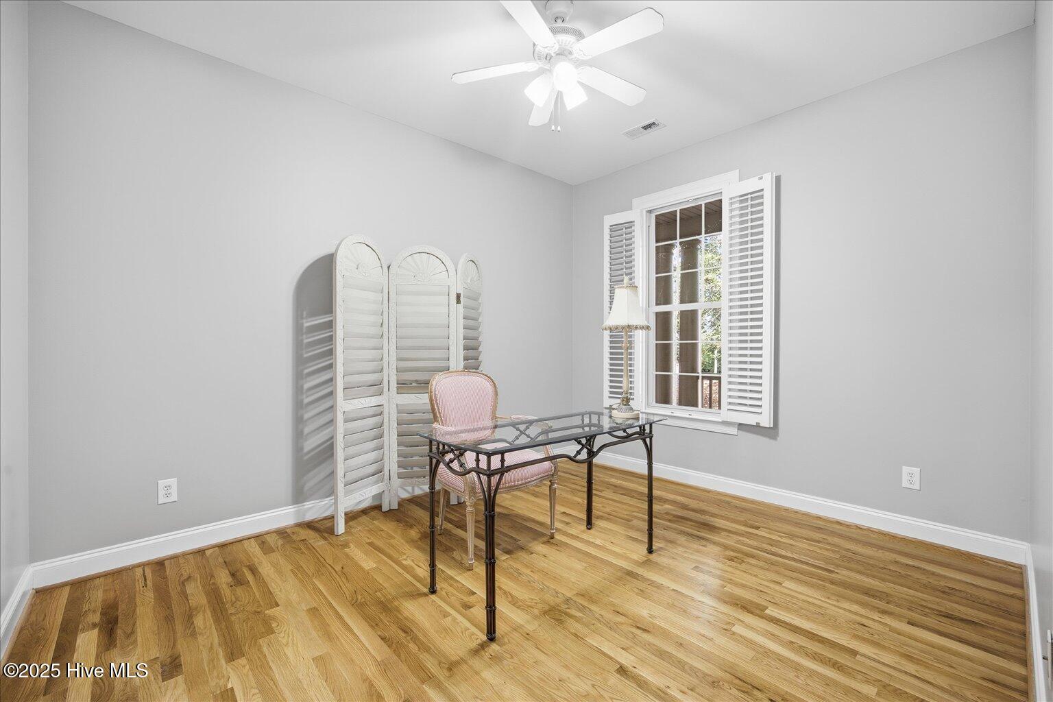 100543619 | Photo 24