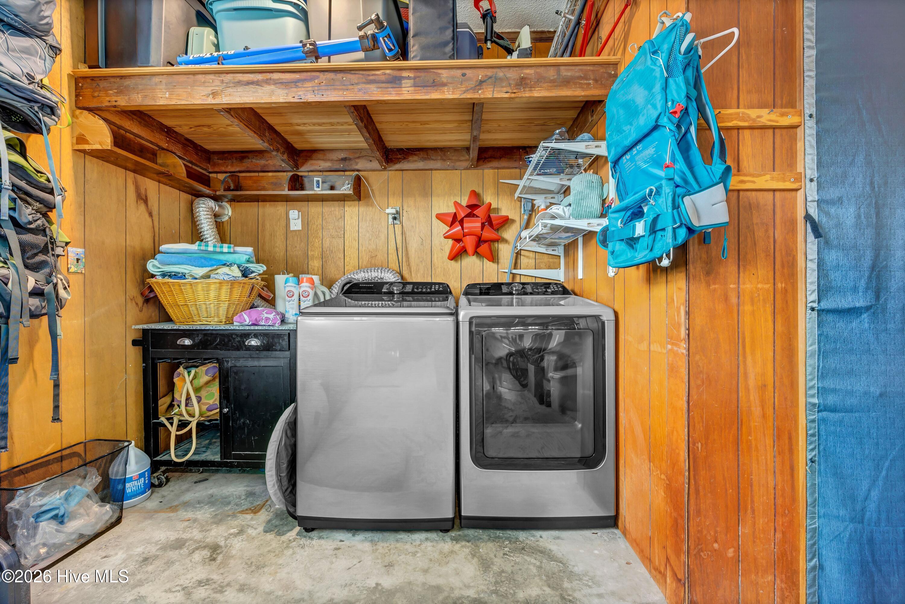 100555704 | Photo 23