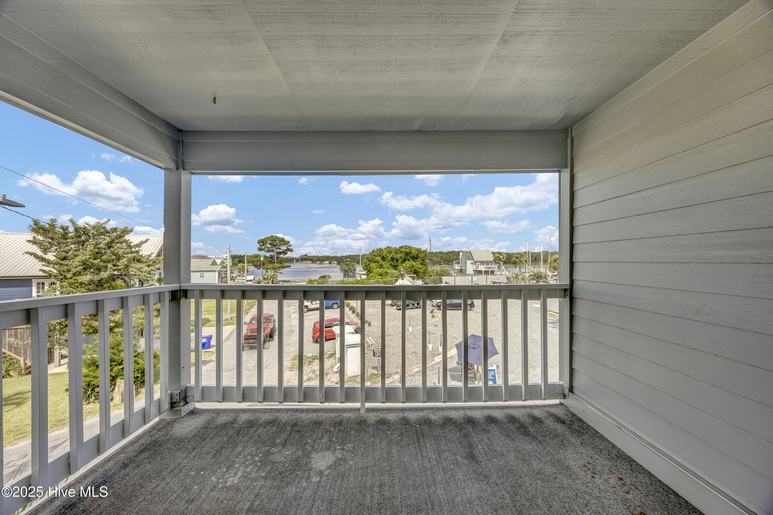 100516907 | Photo 24