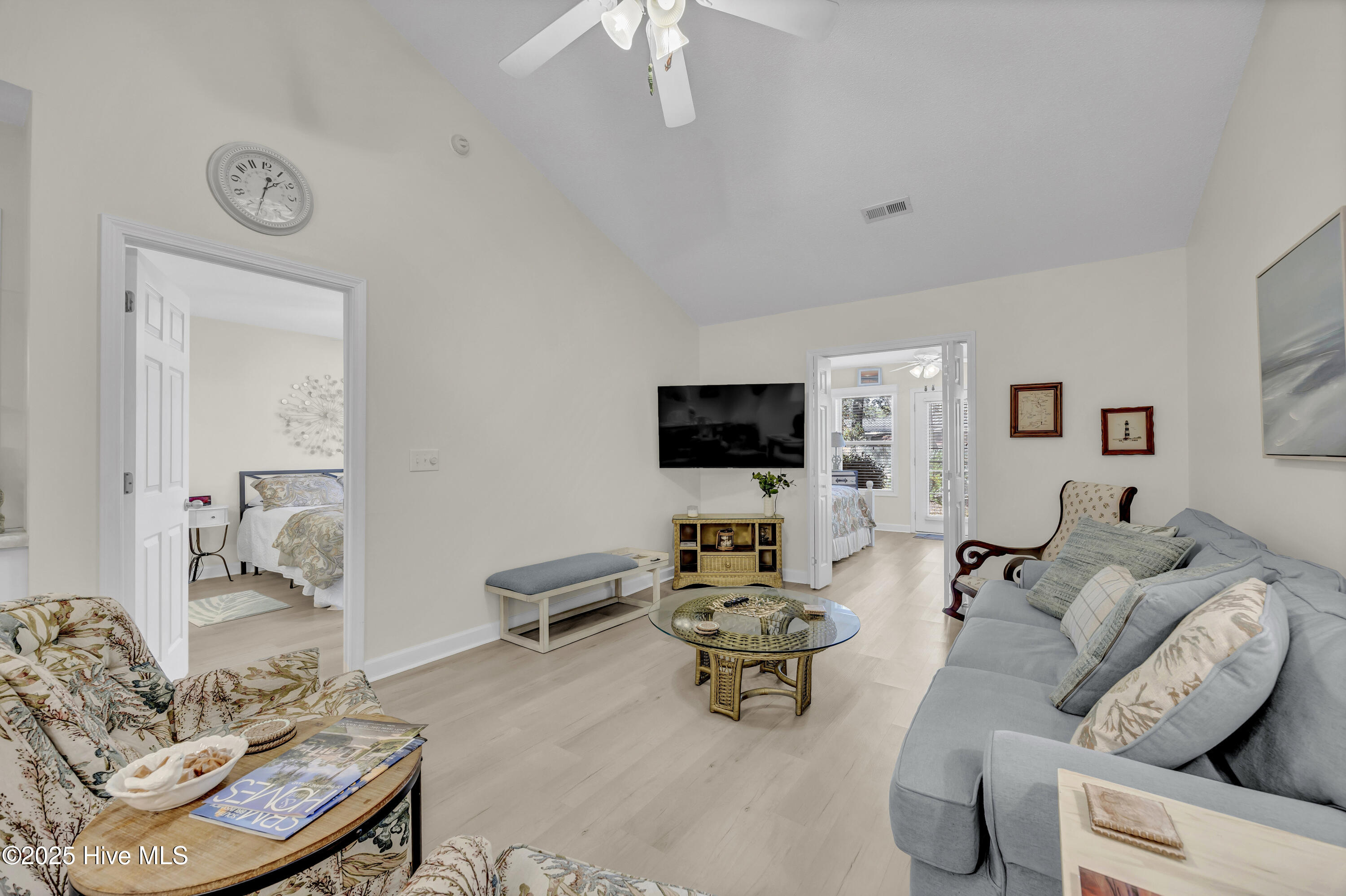 100545901 | Photo 16