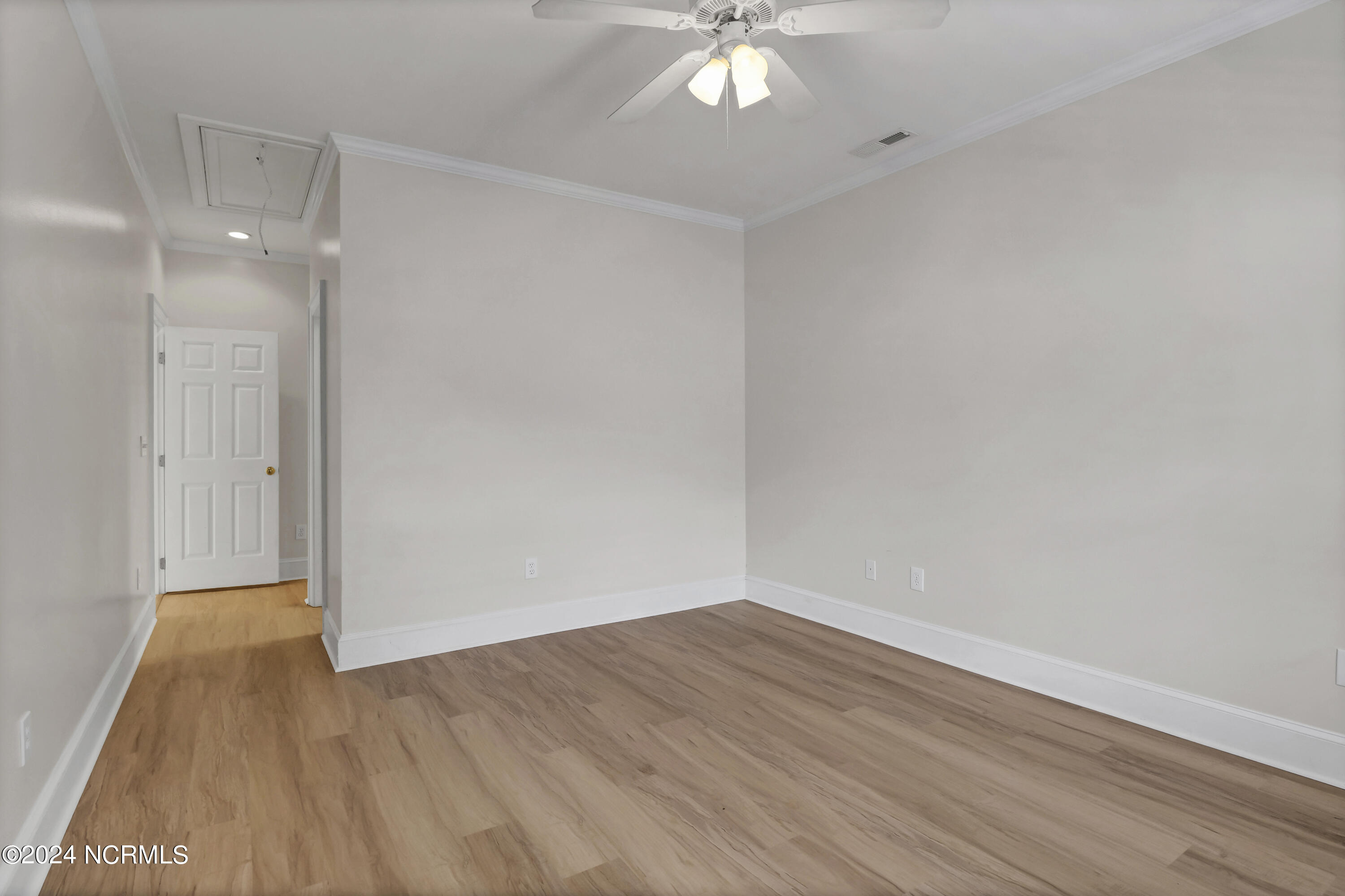 100544215 | Photo 12