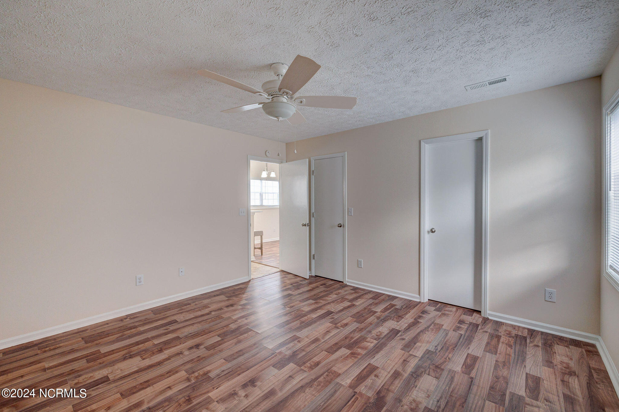 100555871 | Photo 24