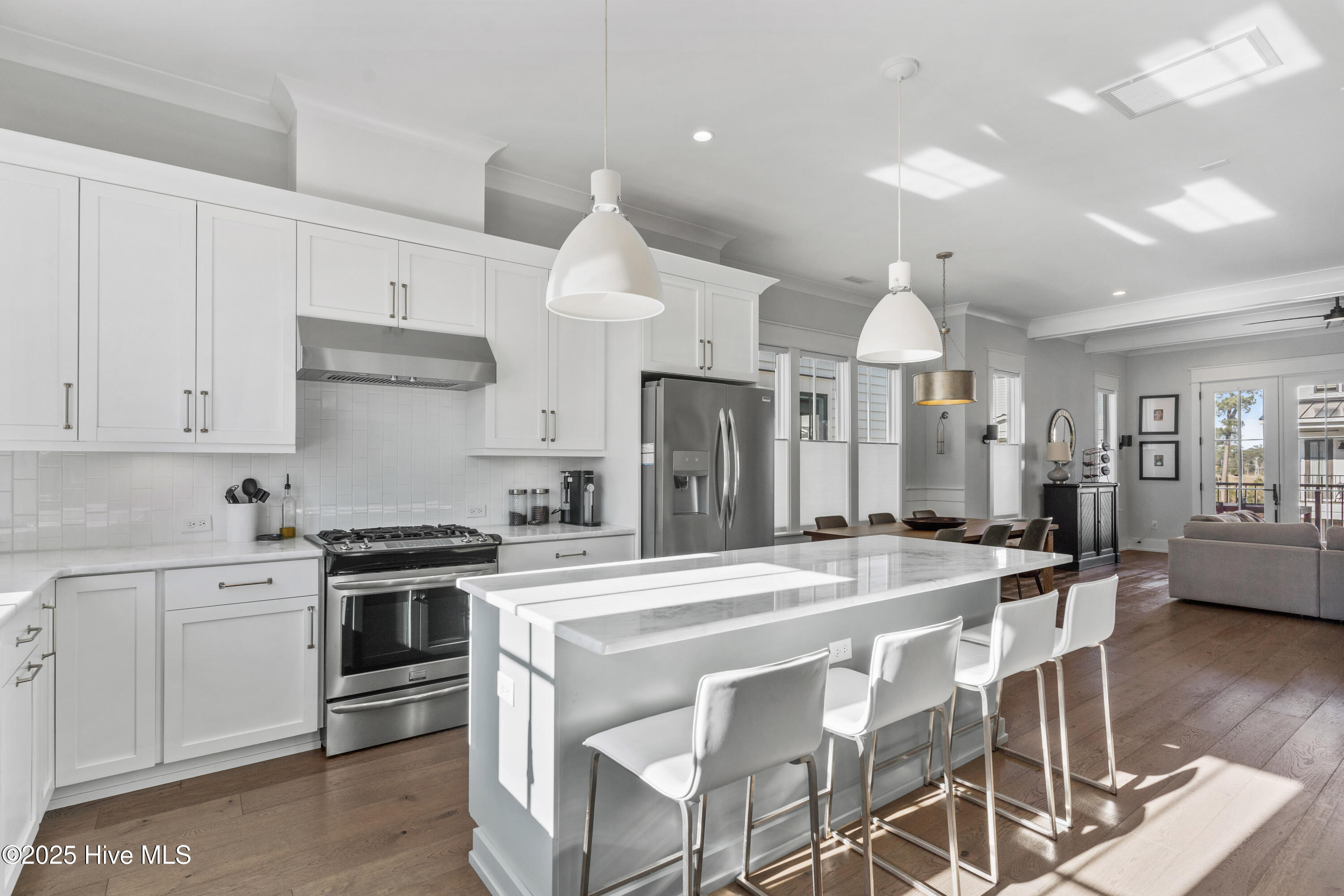 100543997 | Photo 23