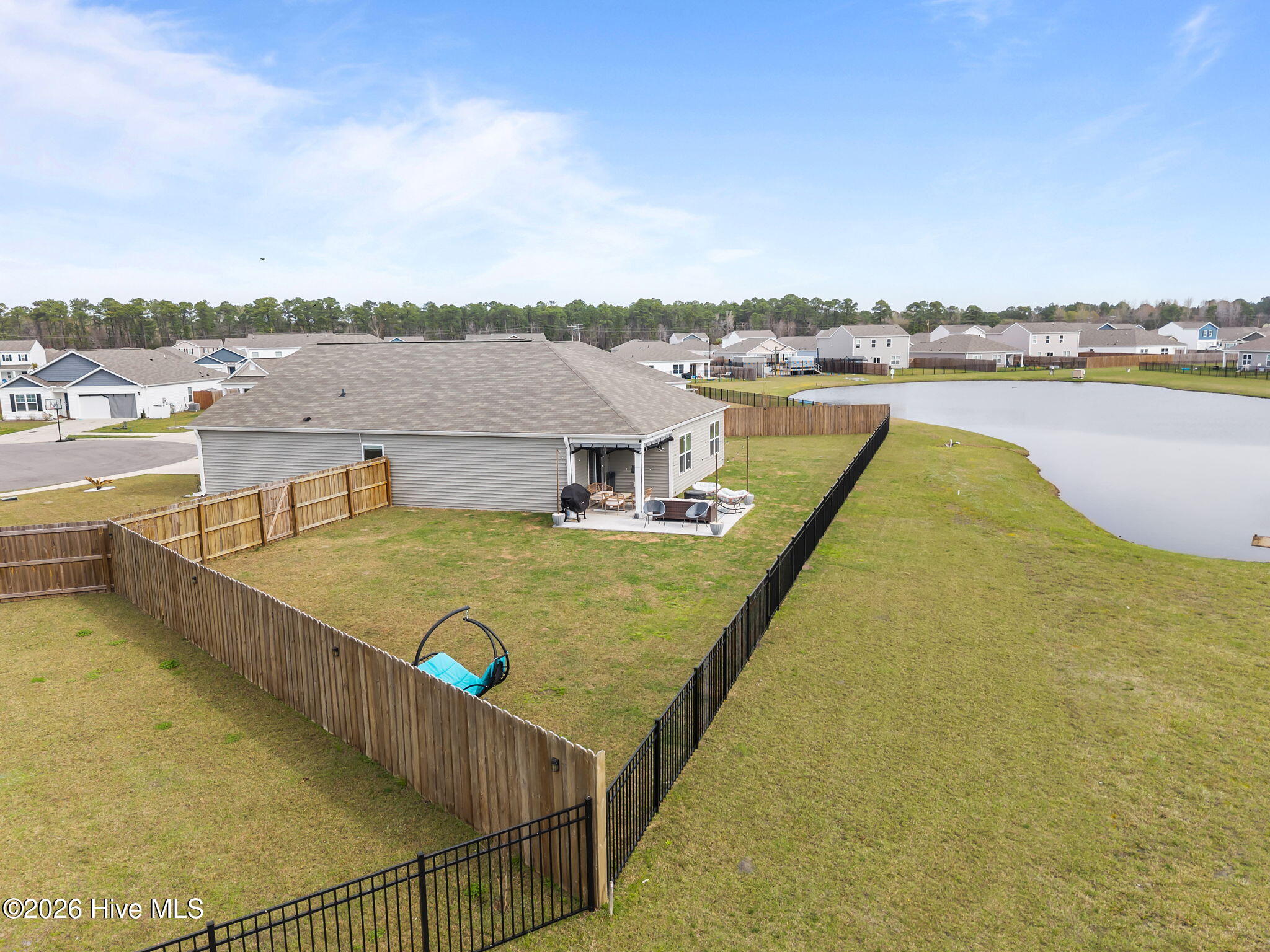 100558929 | Photo 51