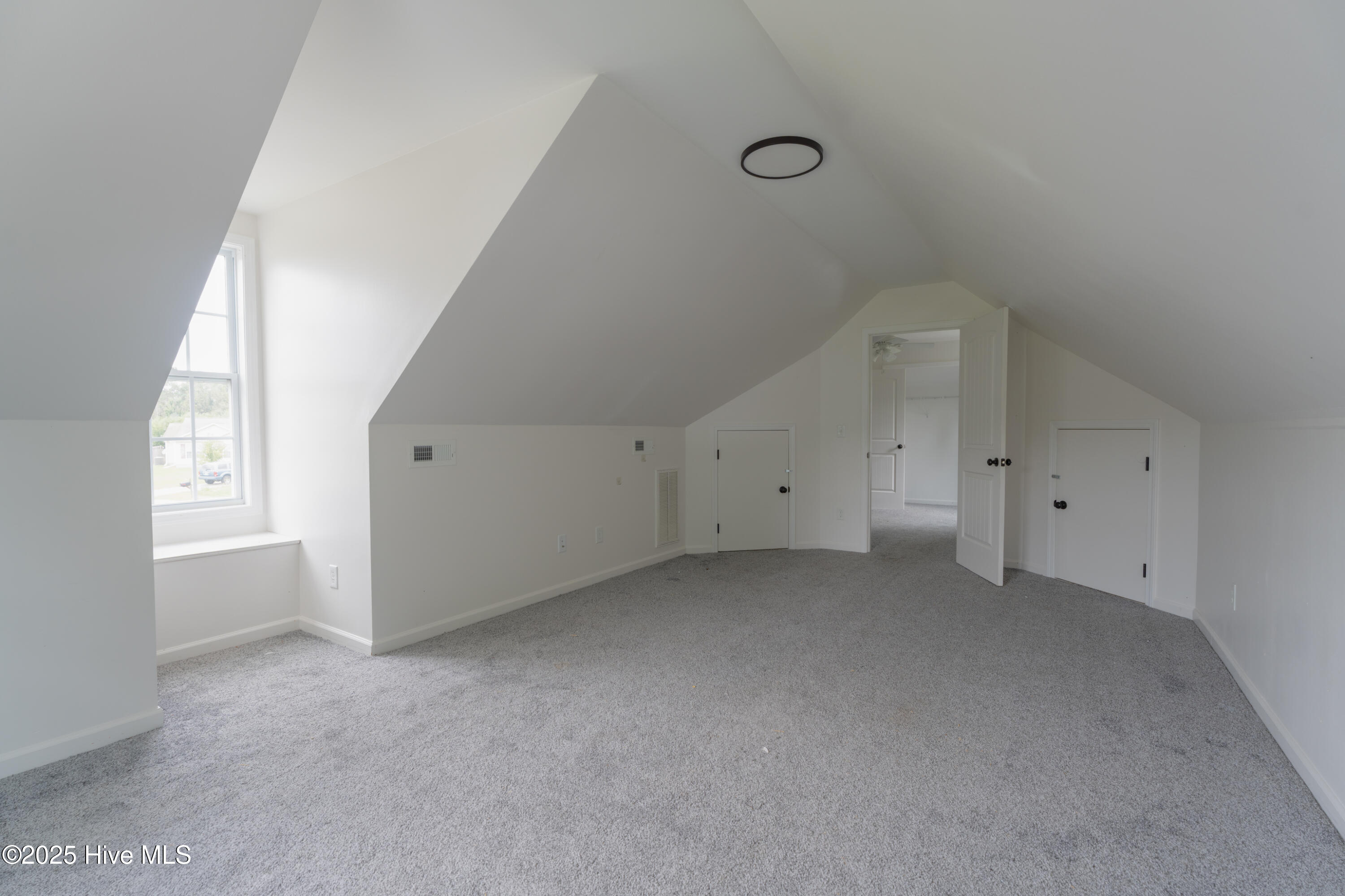 100536355 | Photo 22