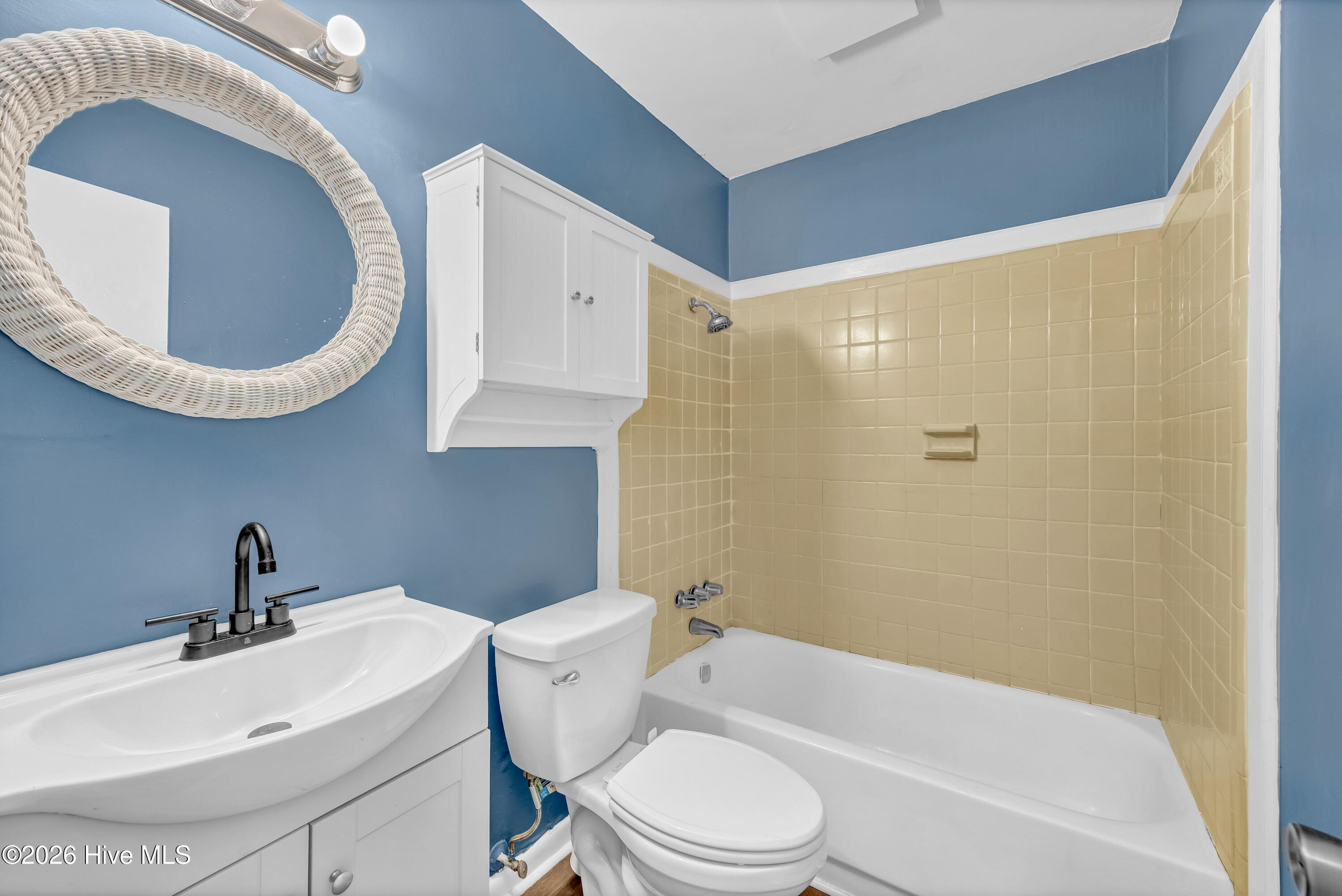 100566931 | Photo 13