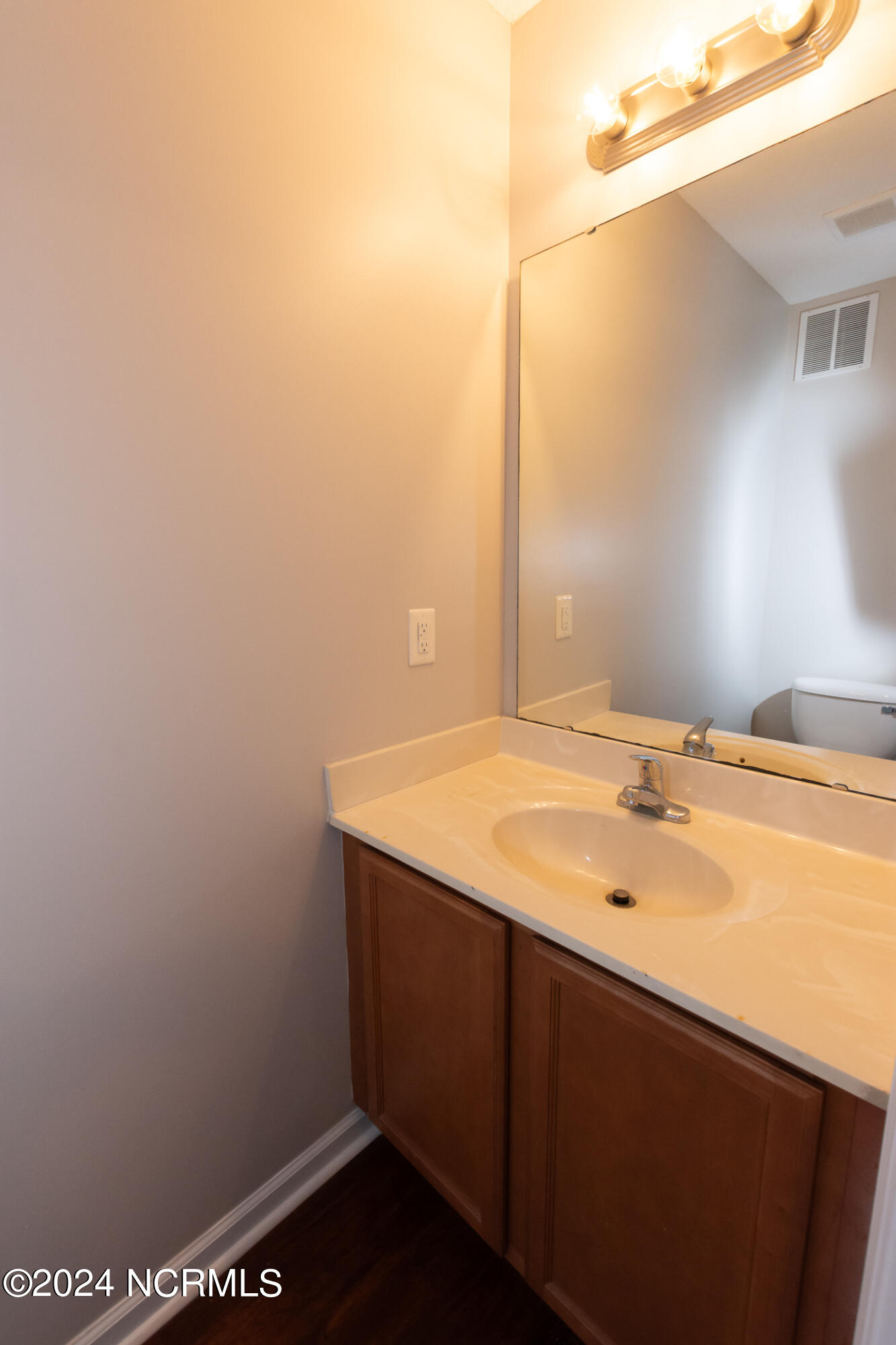 100560057 | Photo 12