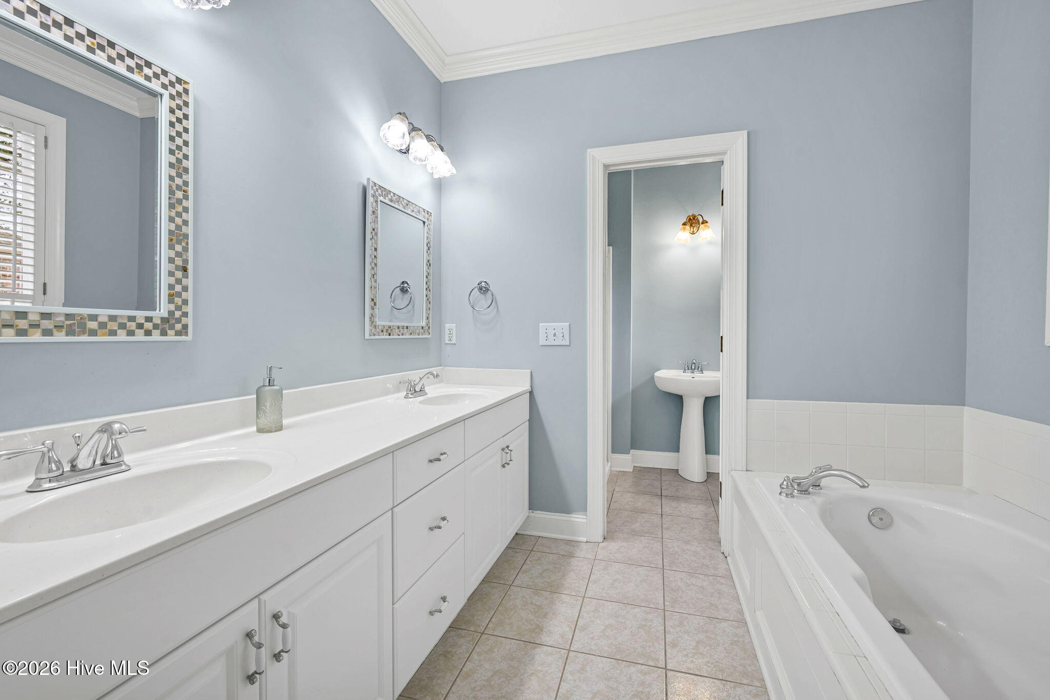 100557033 | Photo 21