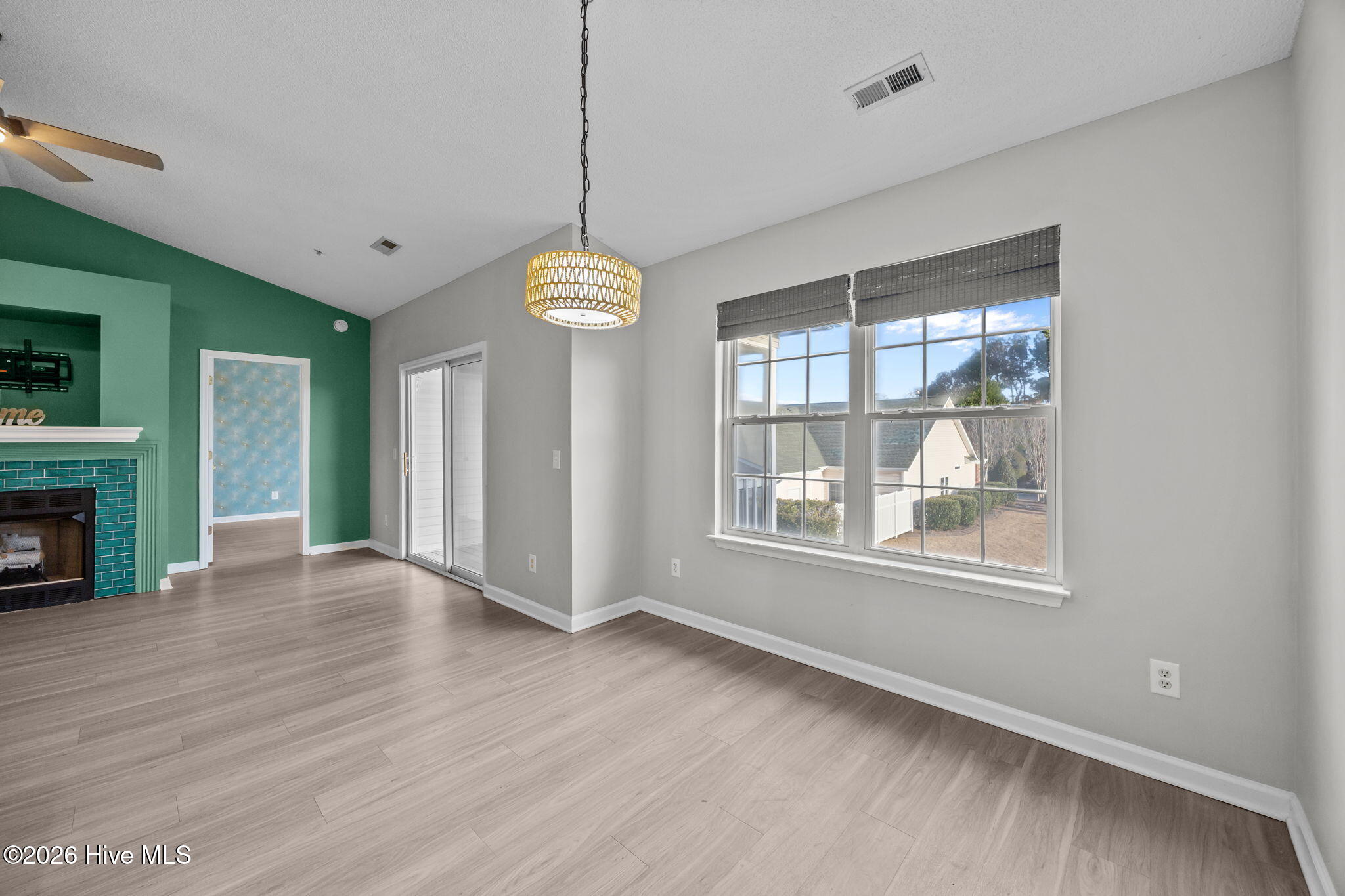 100550940 | Photo 13