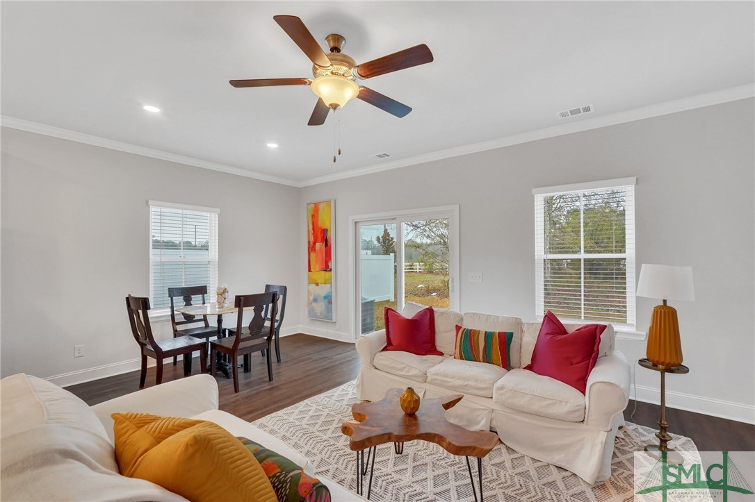 Photo is of another unit and does not represent the design selections in all units.