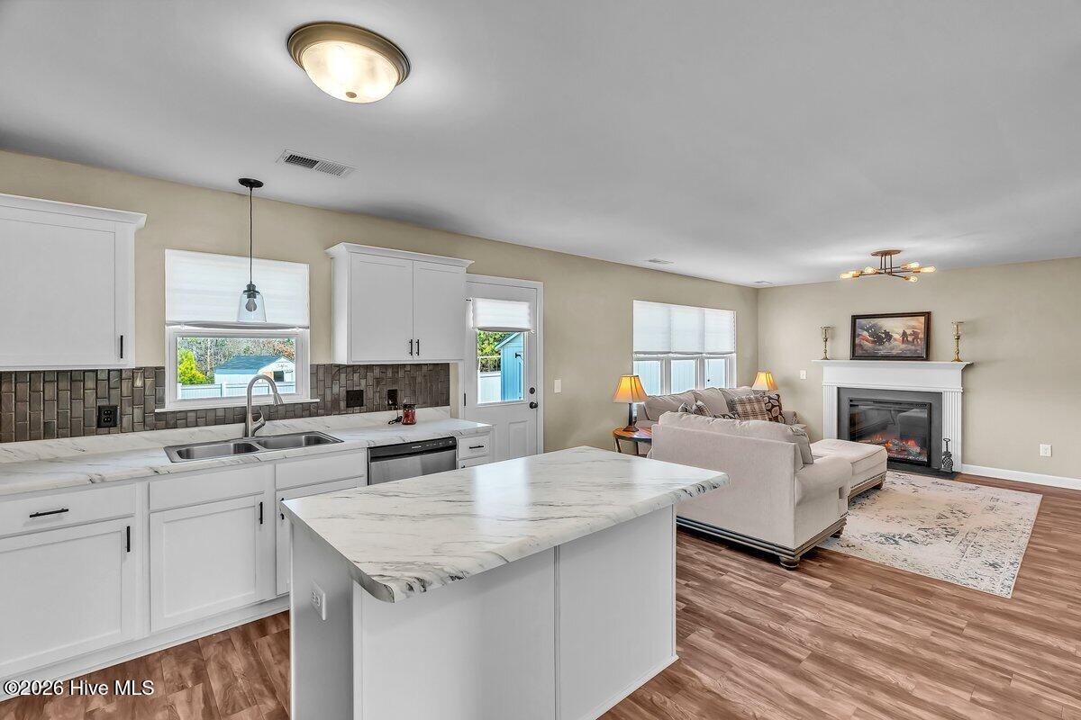 100558993 | Photo 21