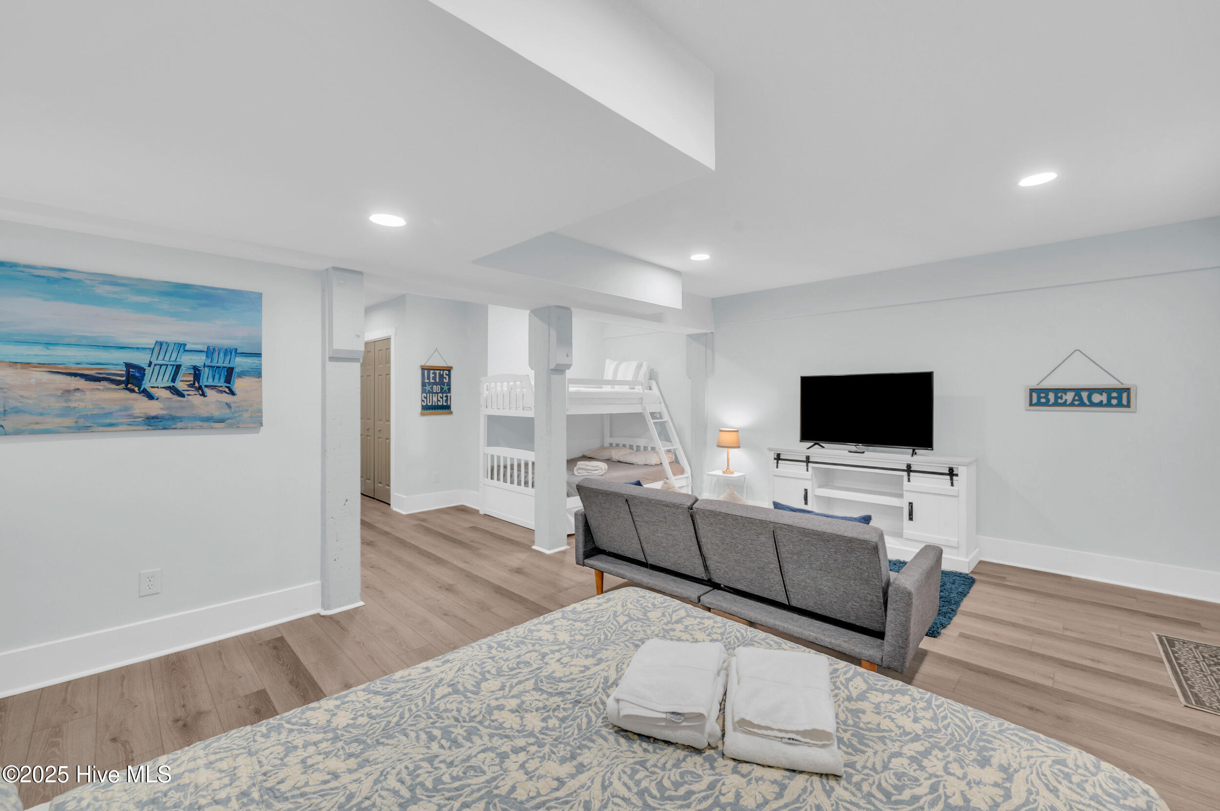 100526383 | Photo 18