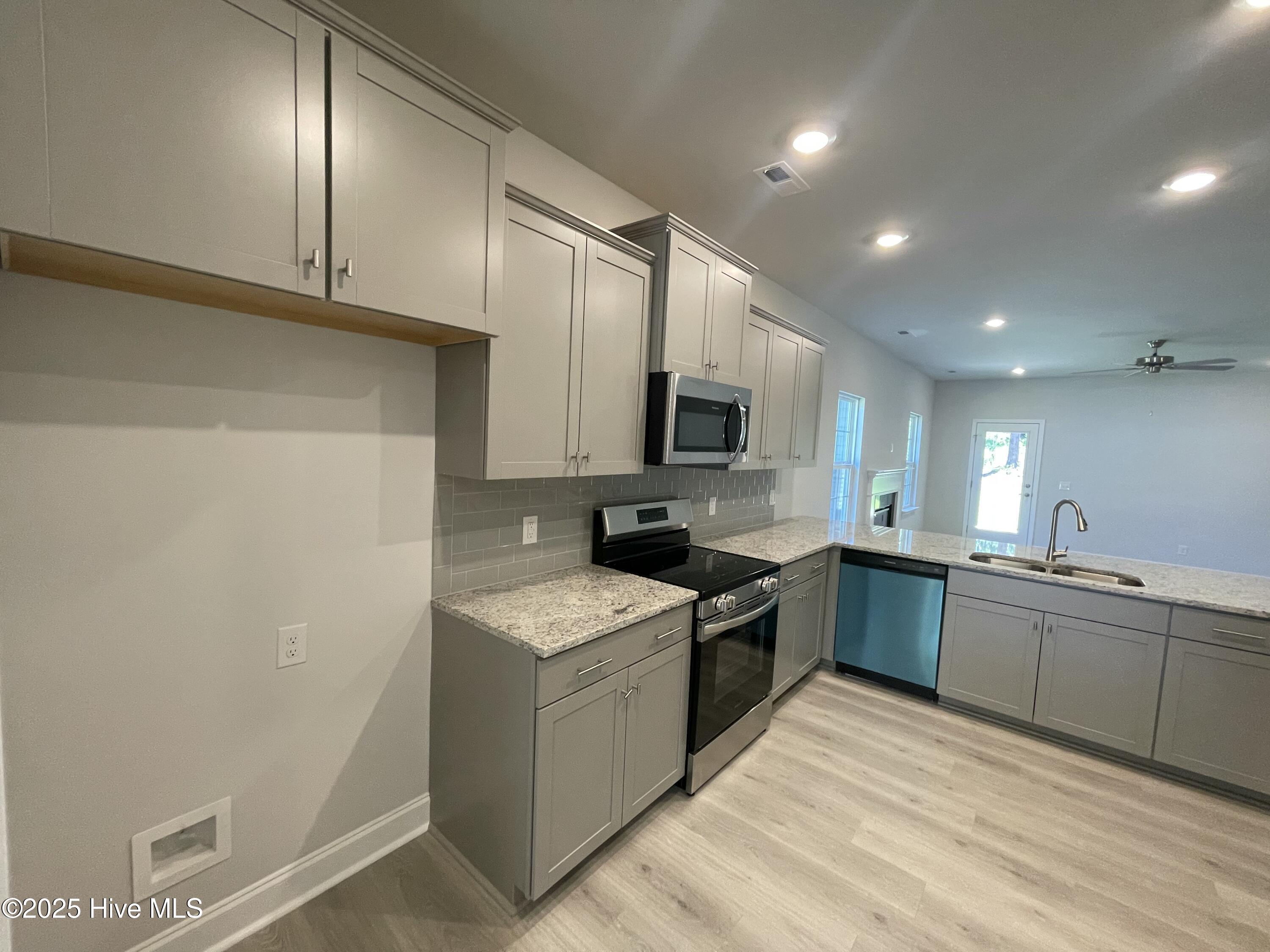 100522611 | Photo 18