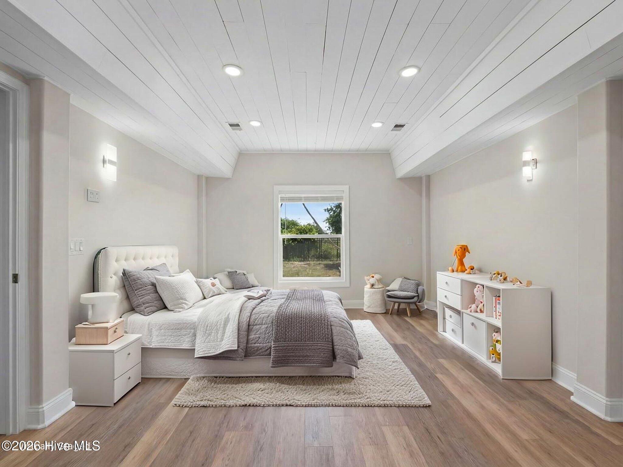 100561673 | Photo 41