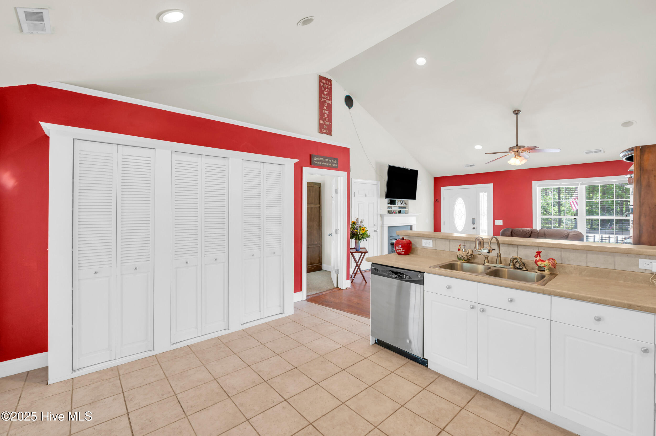 100517407 | Photo 13