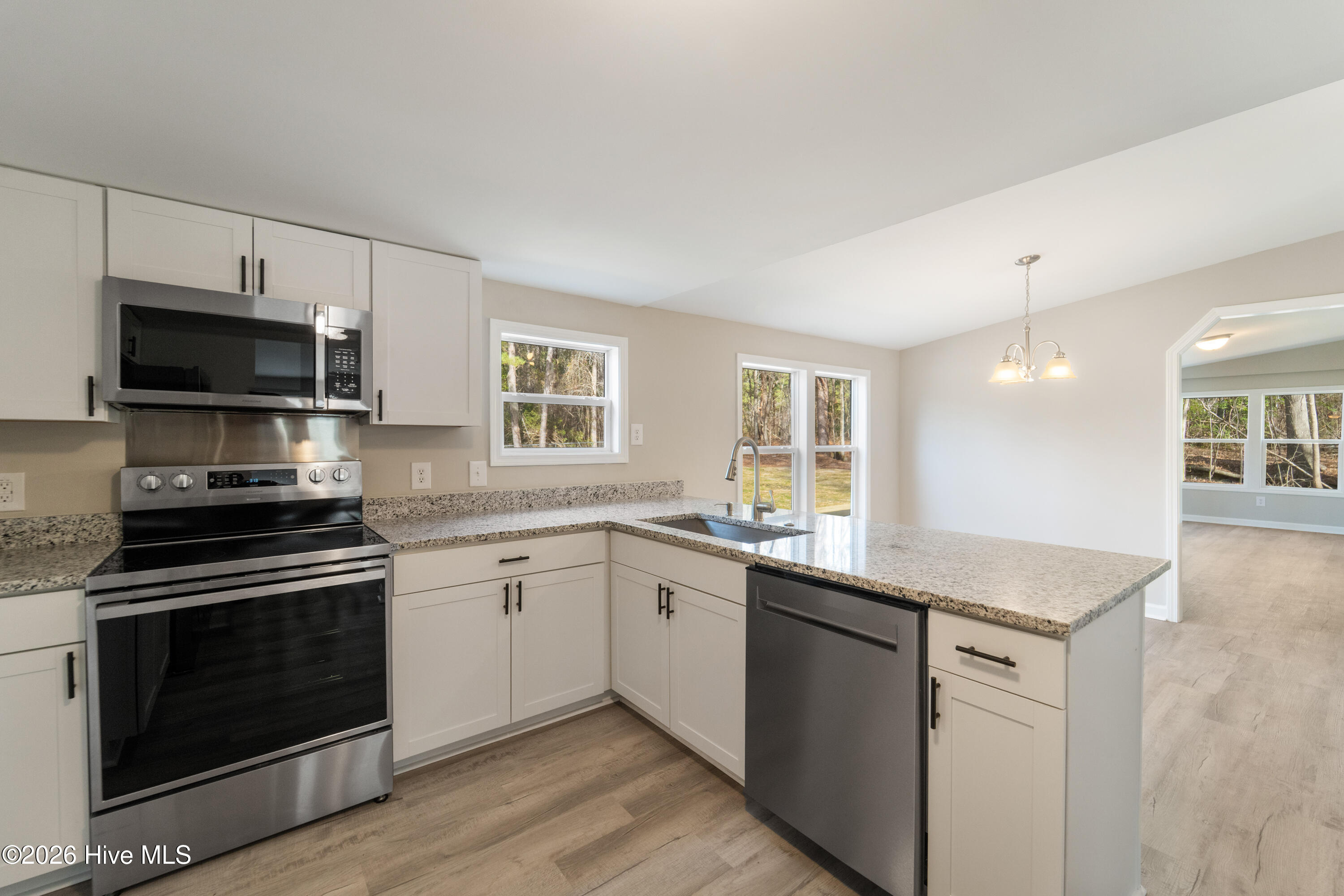 100550978 | Photo 13