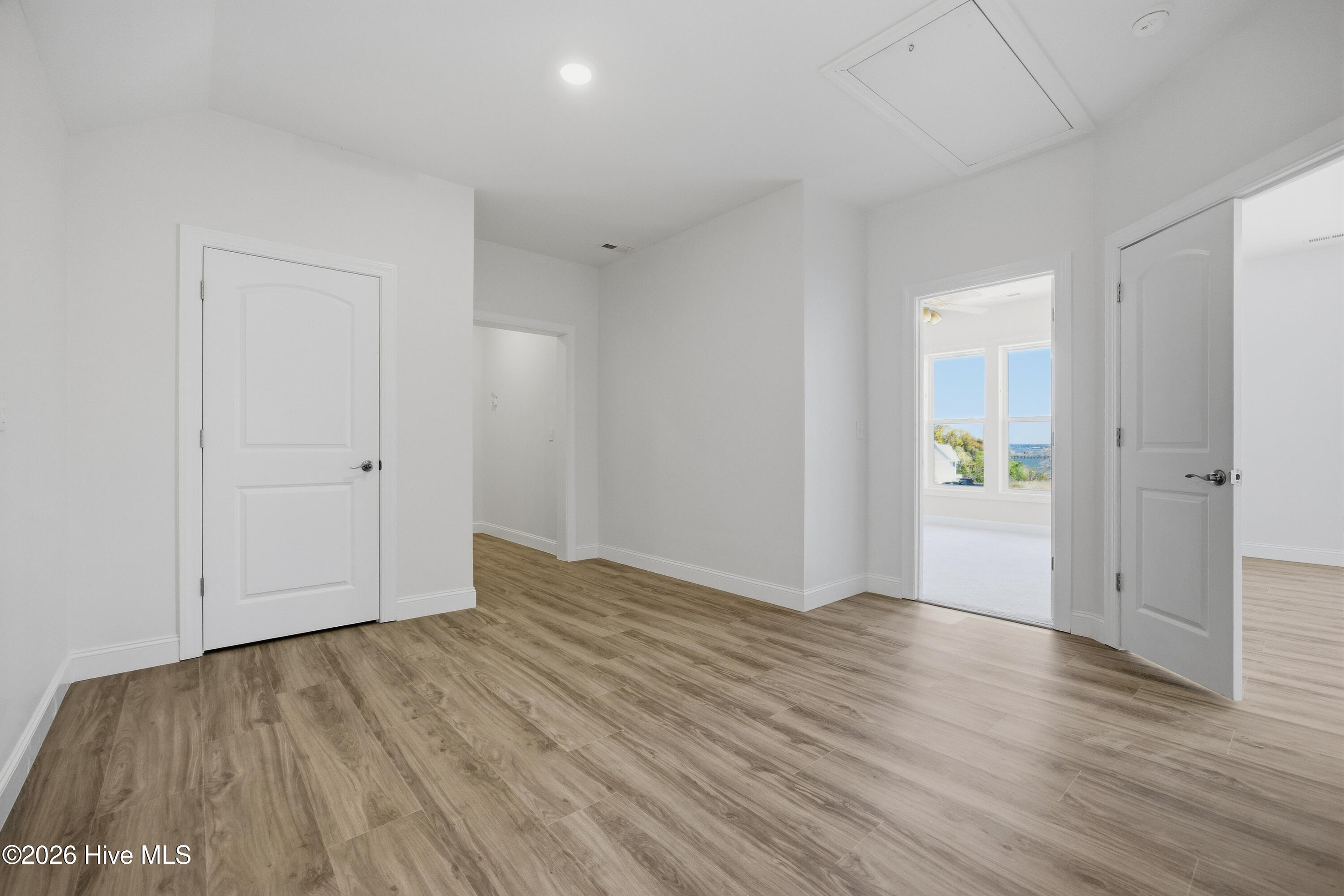 100569941 | Photo 39