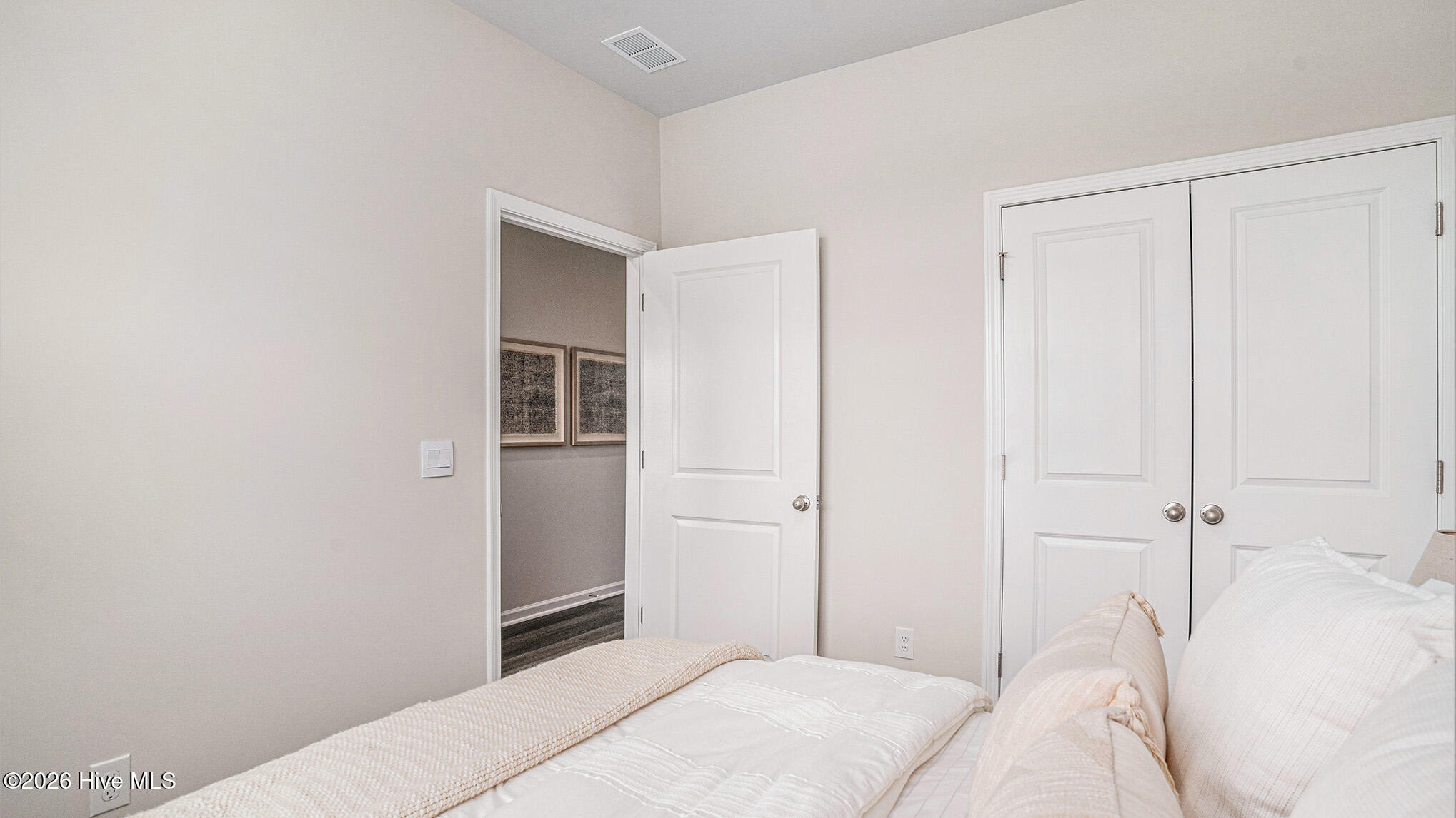 100550608 | Photo 11