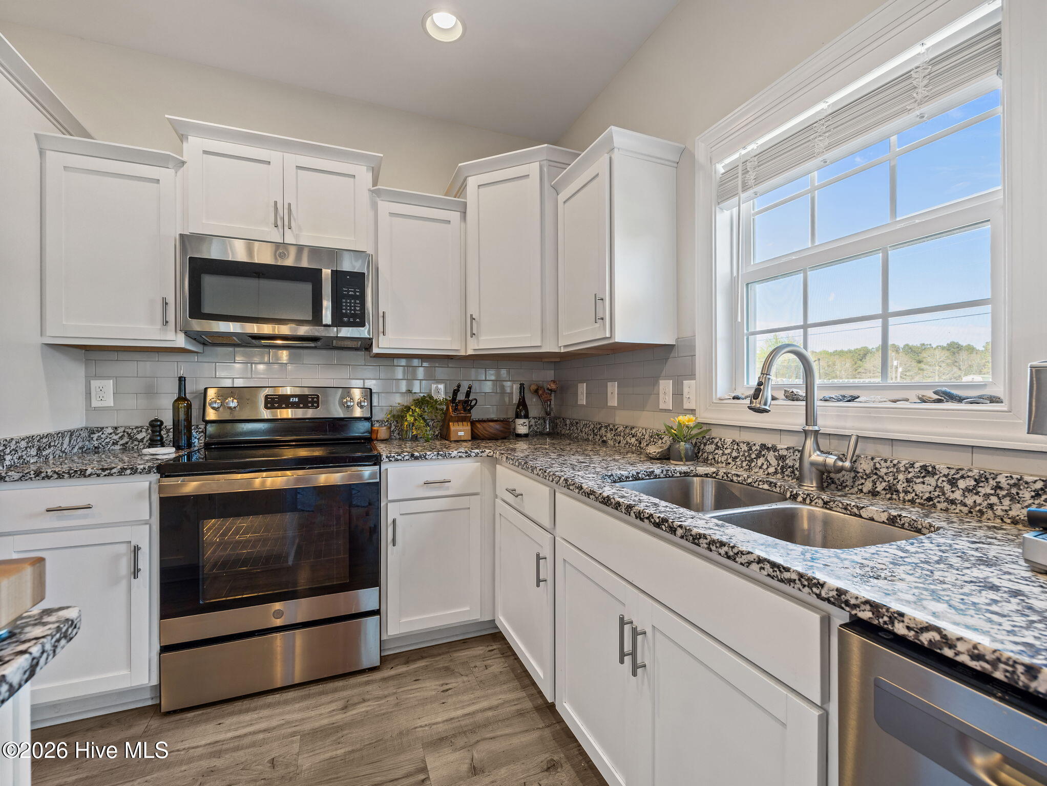 100564865 | Photo 16